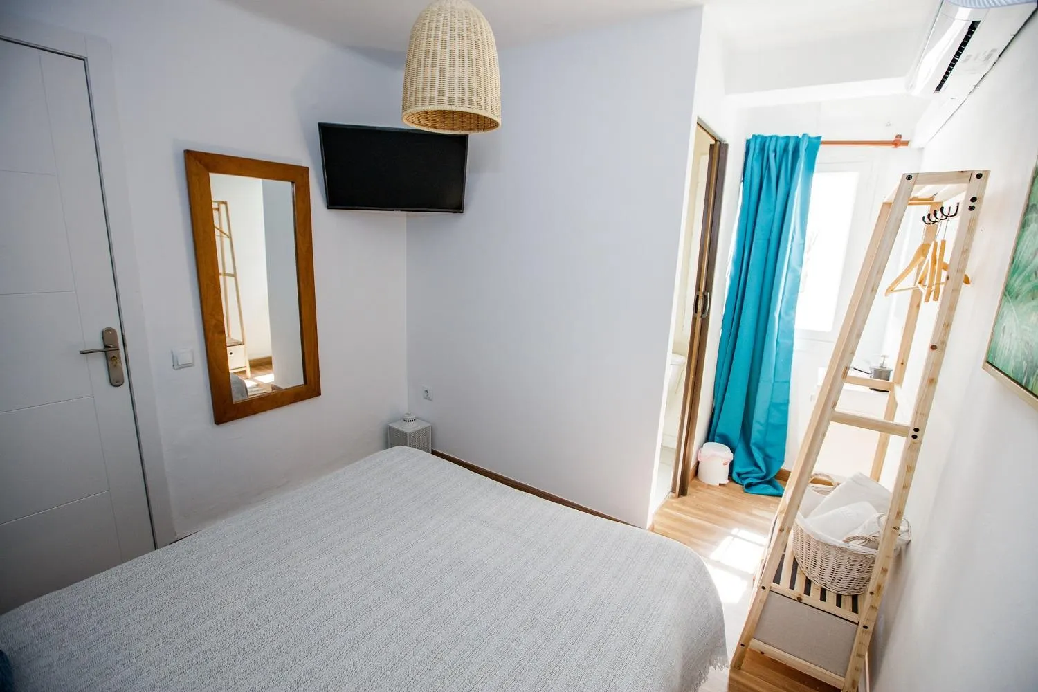 Communal lounge/ TV room, Bed in Hostal The Monkey Room