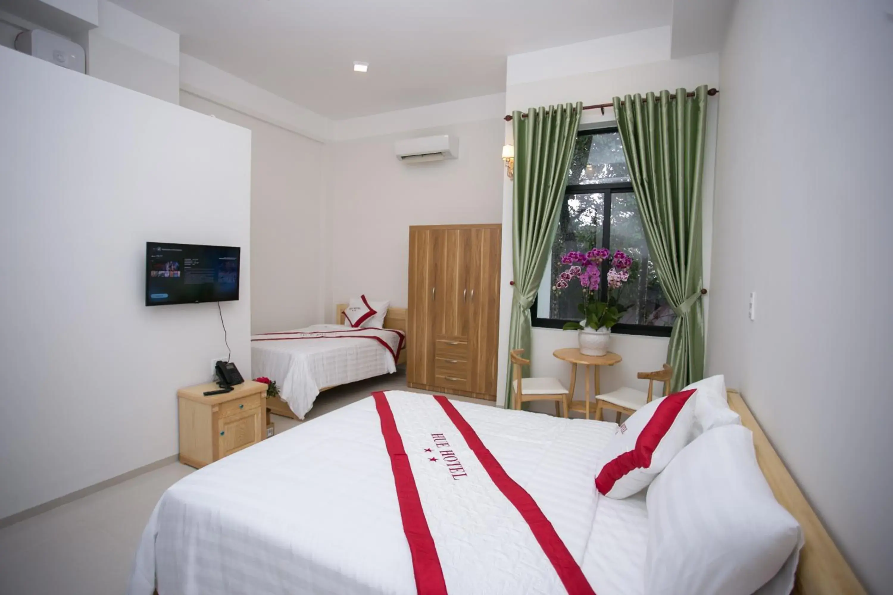 Deluxe Quadruple Room in Hue Classic Hotel Deluxe Quadruple Room in Hue Classic Hotel