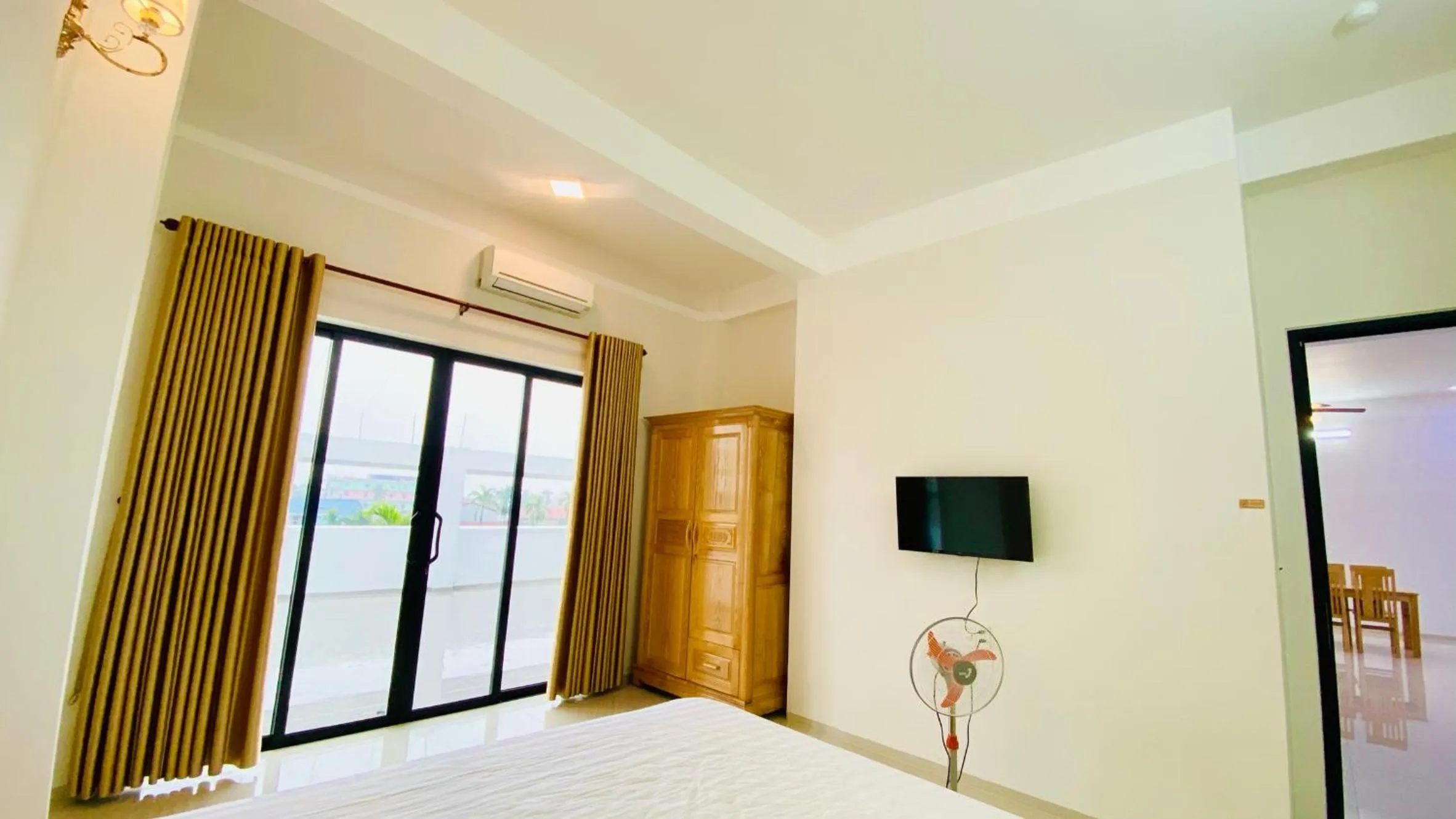 Photo of the whole room in Hue Classic Hotel