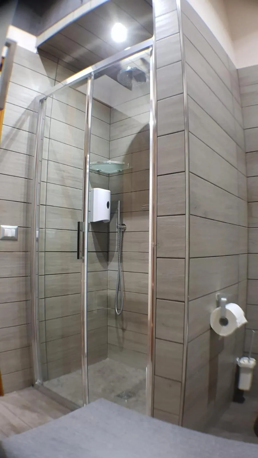 Shower in B&B Ammore