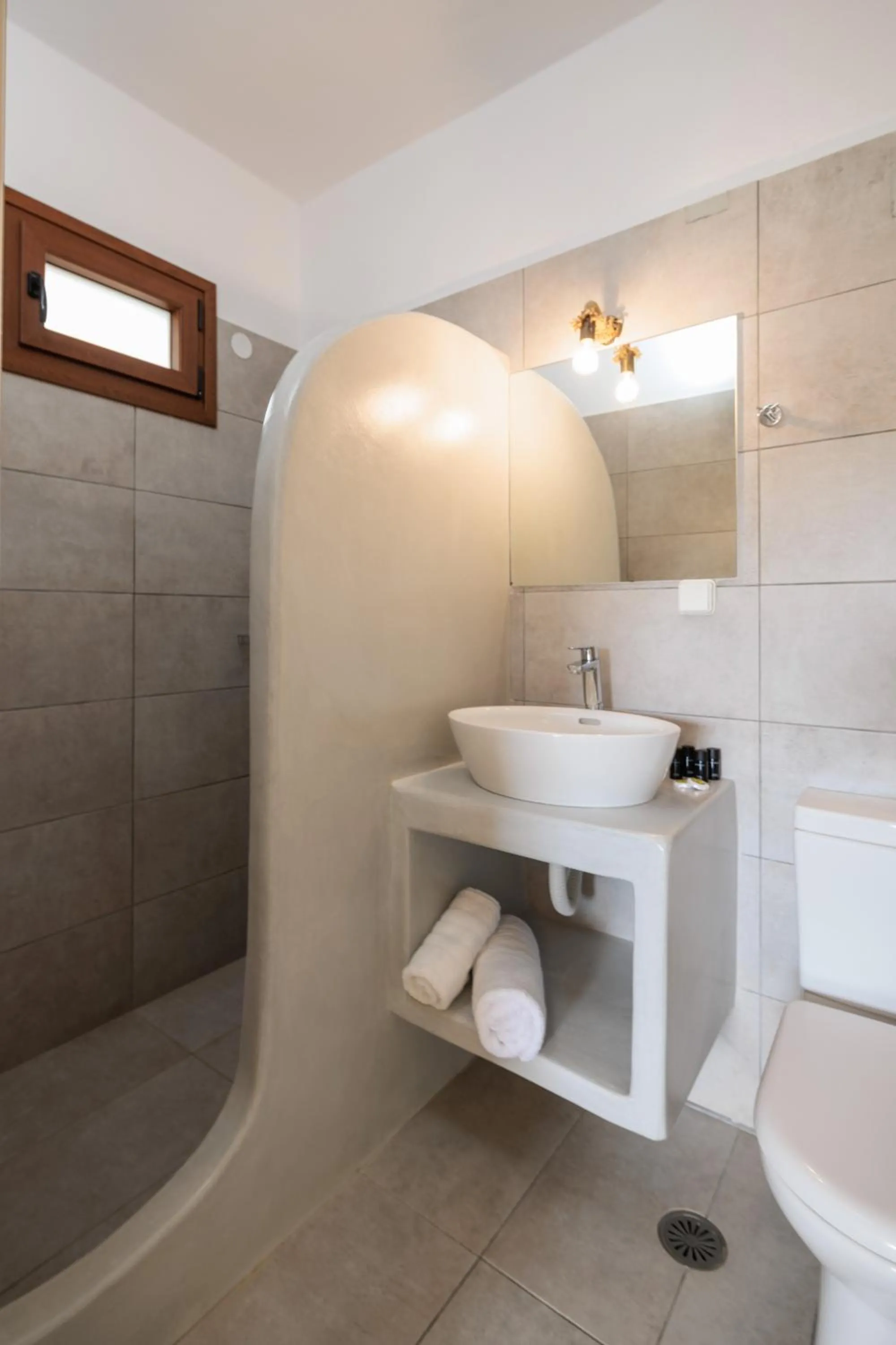 Bathroom in Maria's Rooms & Studios