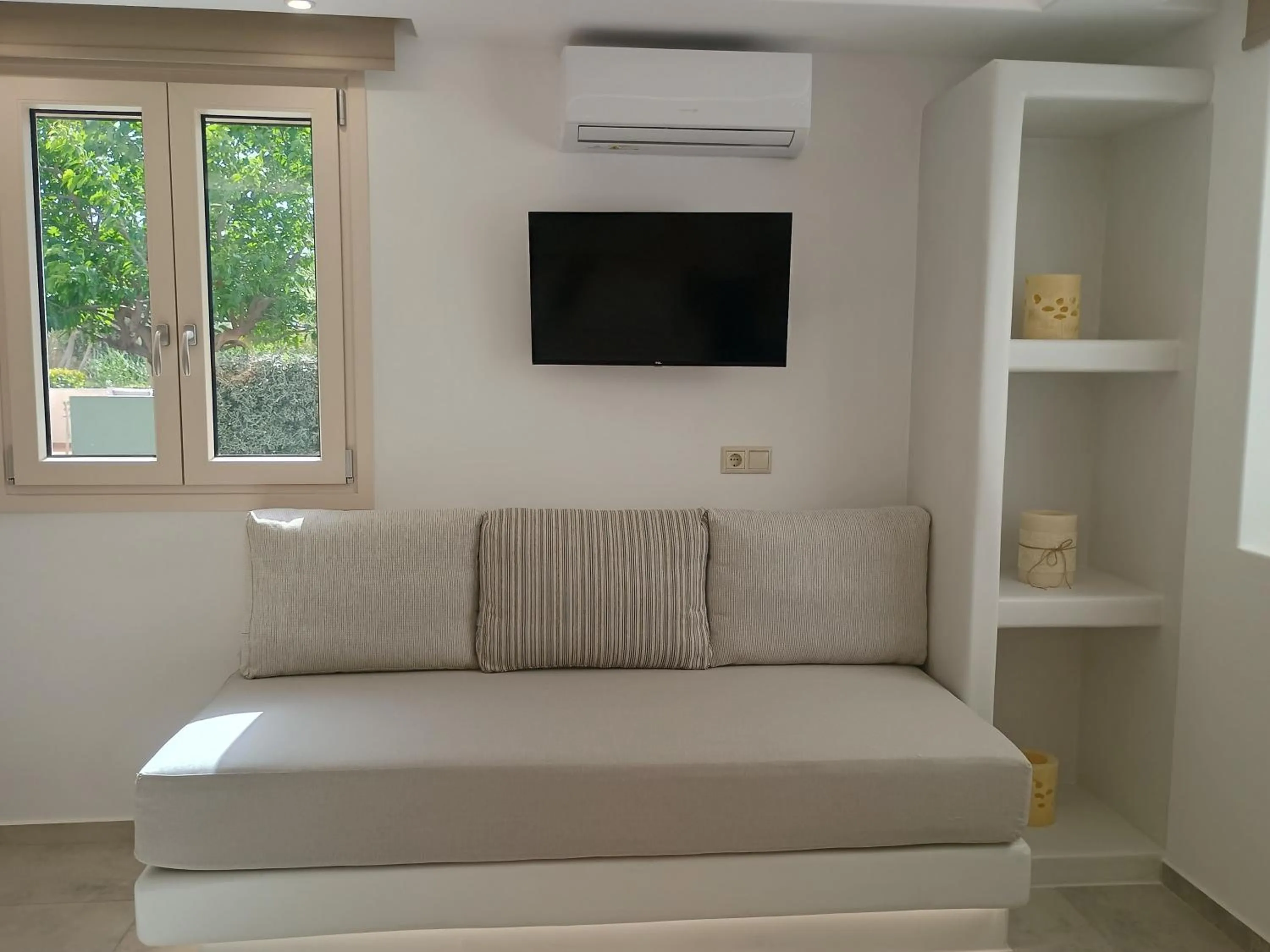 TV and multimedia in Maria's Rooms & Studios