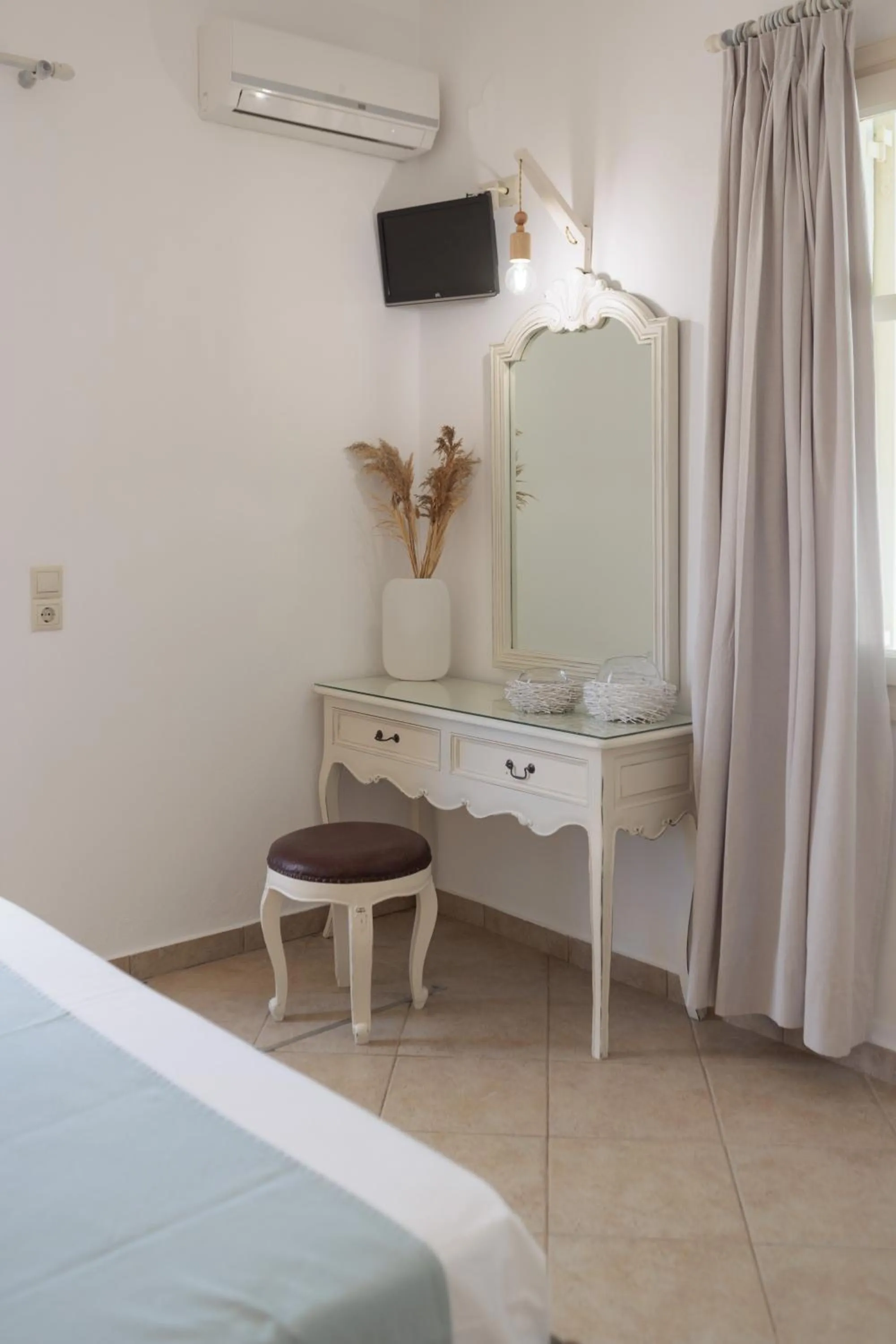 TV and multimedia, Bed in Maria's Rooms & Studios