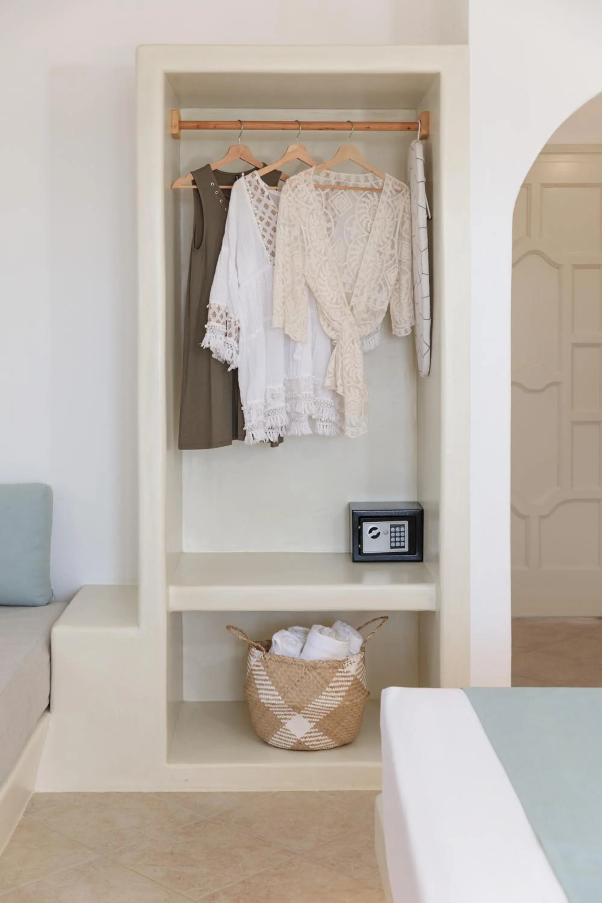 wardrobe, Bed in Maria's Rooms & Studios