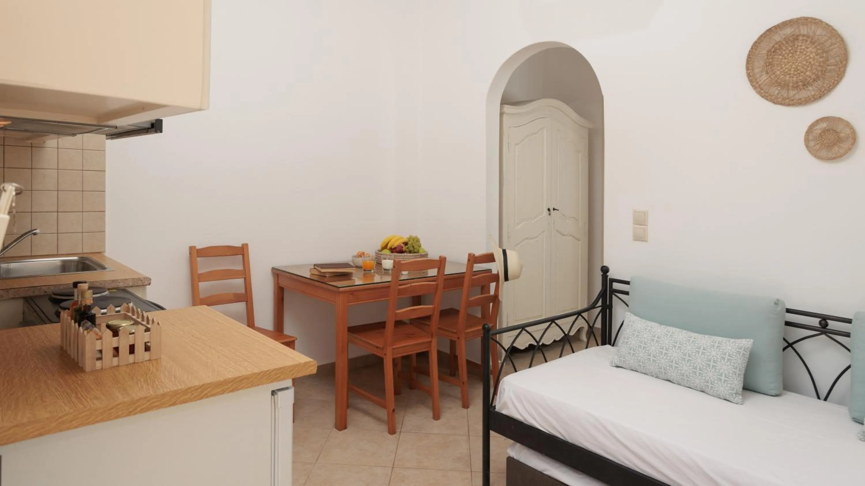 Seating area, Bed in Maria's Rooms & Studios
