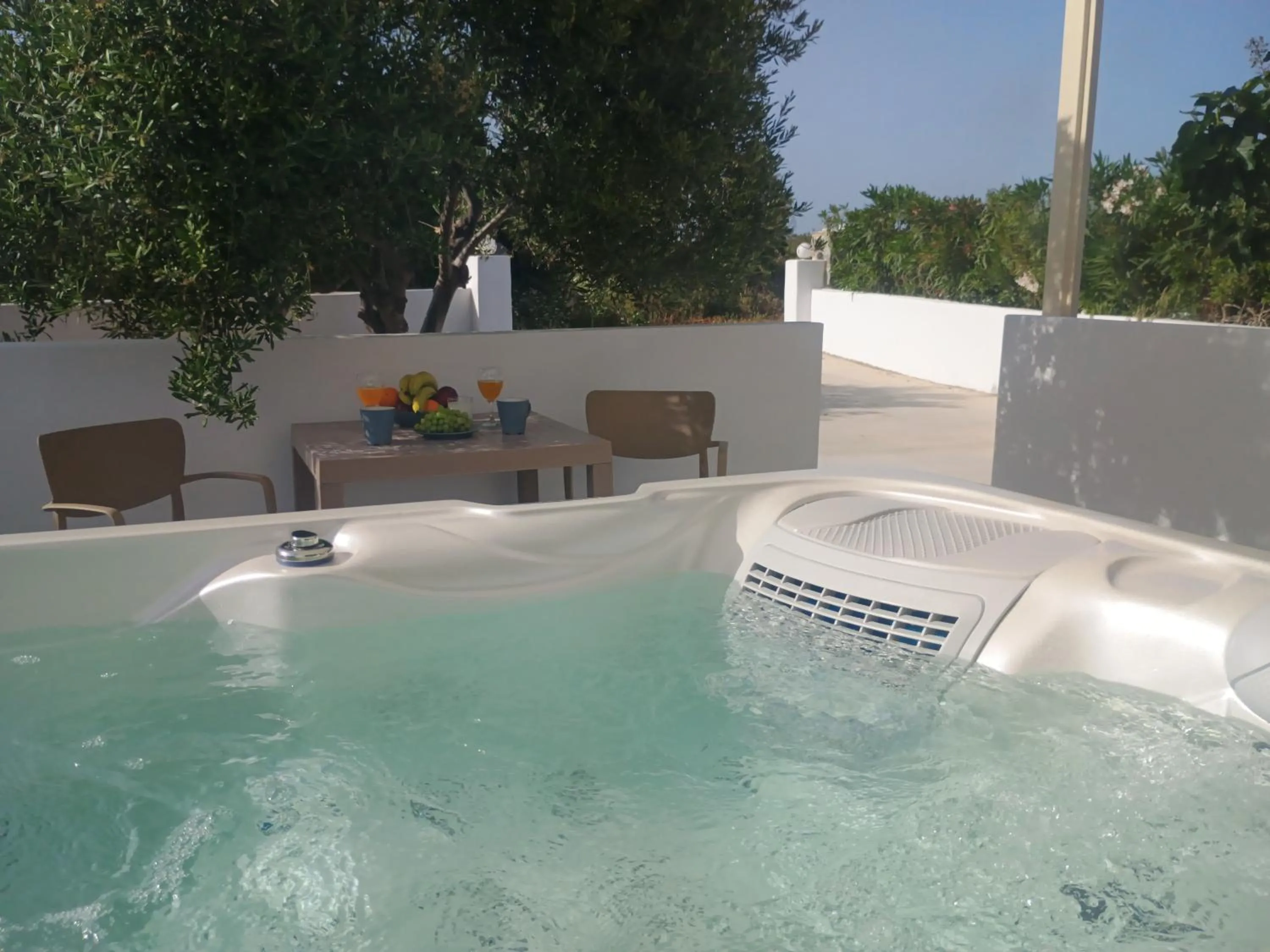 Hot Tub in Maria's Rooms & Studios