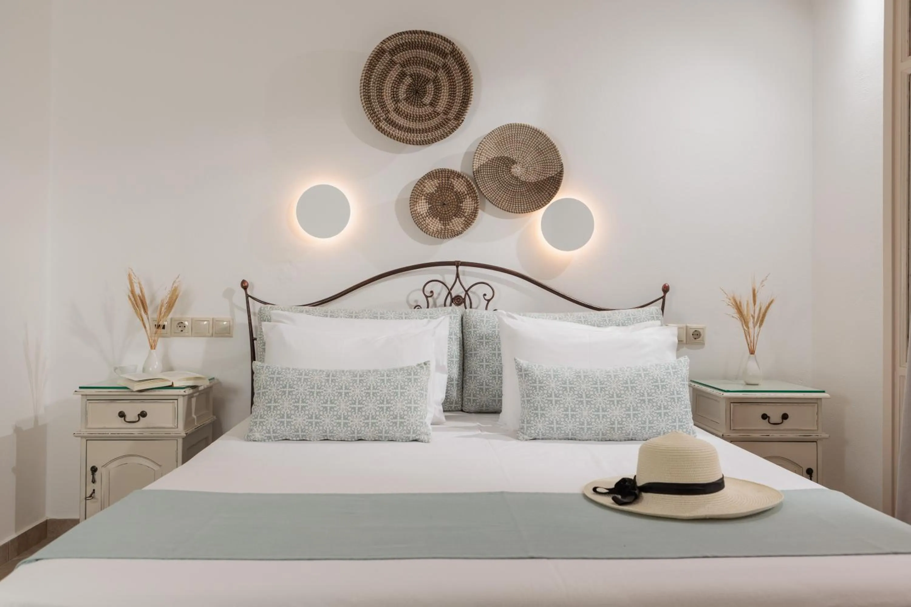 Bed in Maria's Rooms & Studios