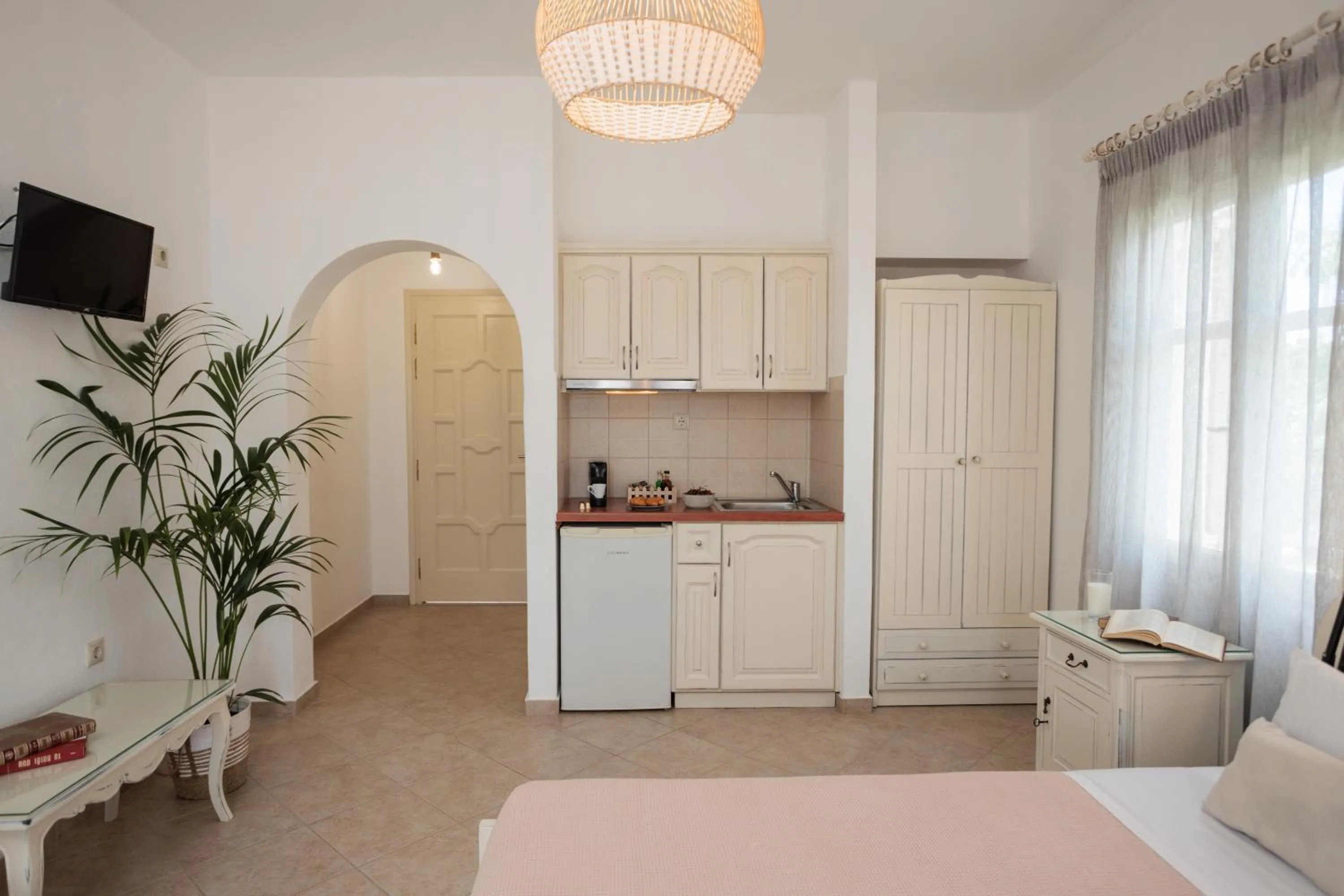 kitchen, Bed in Maria's Rooms & Studios