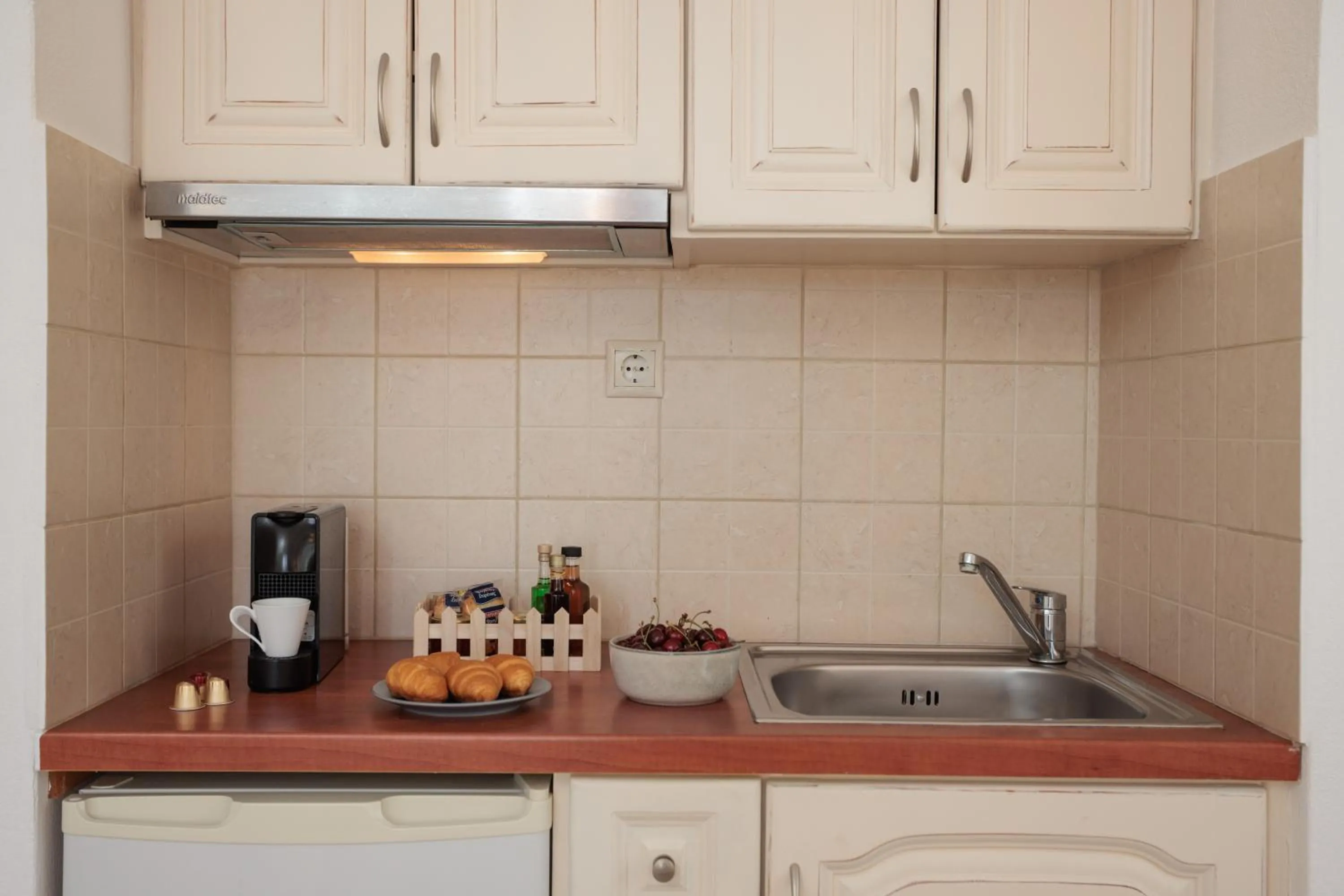 Kitchen or kitchenette in Maria's Rooms & Studios