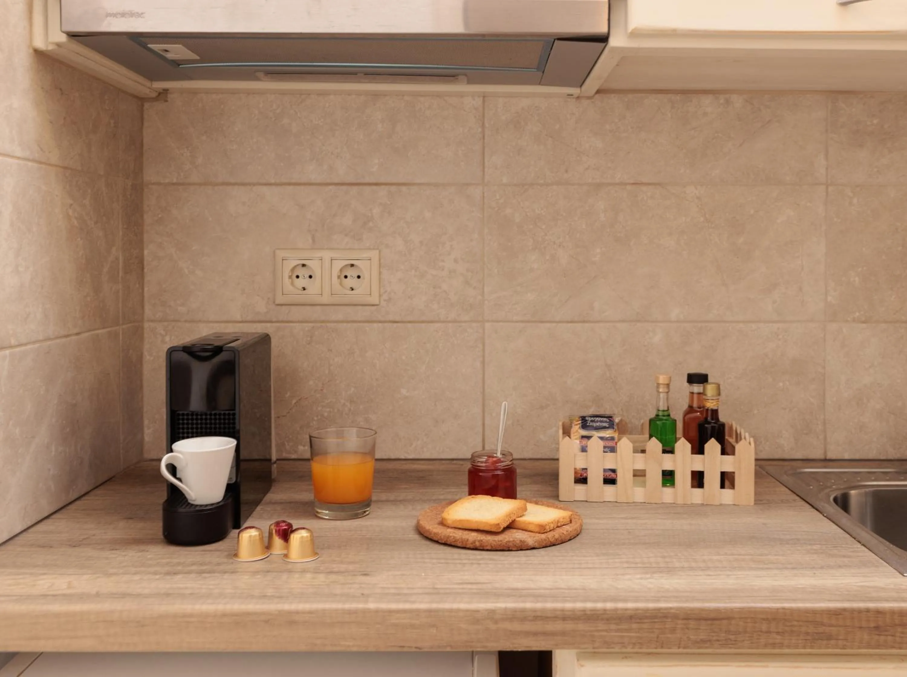 Coffee/tea facilities in Maria's Rooms & Studios