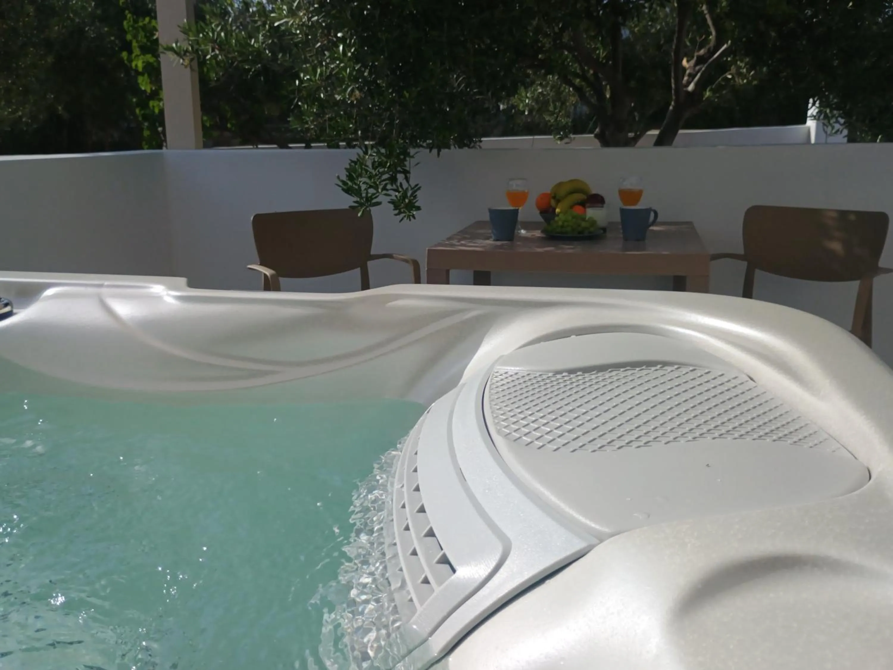 Hot Tub in Maria's Rooms & Studios