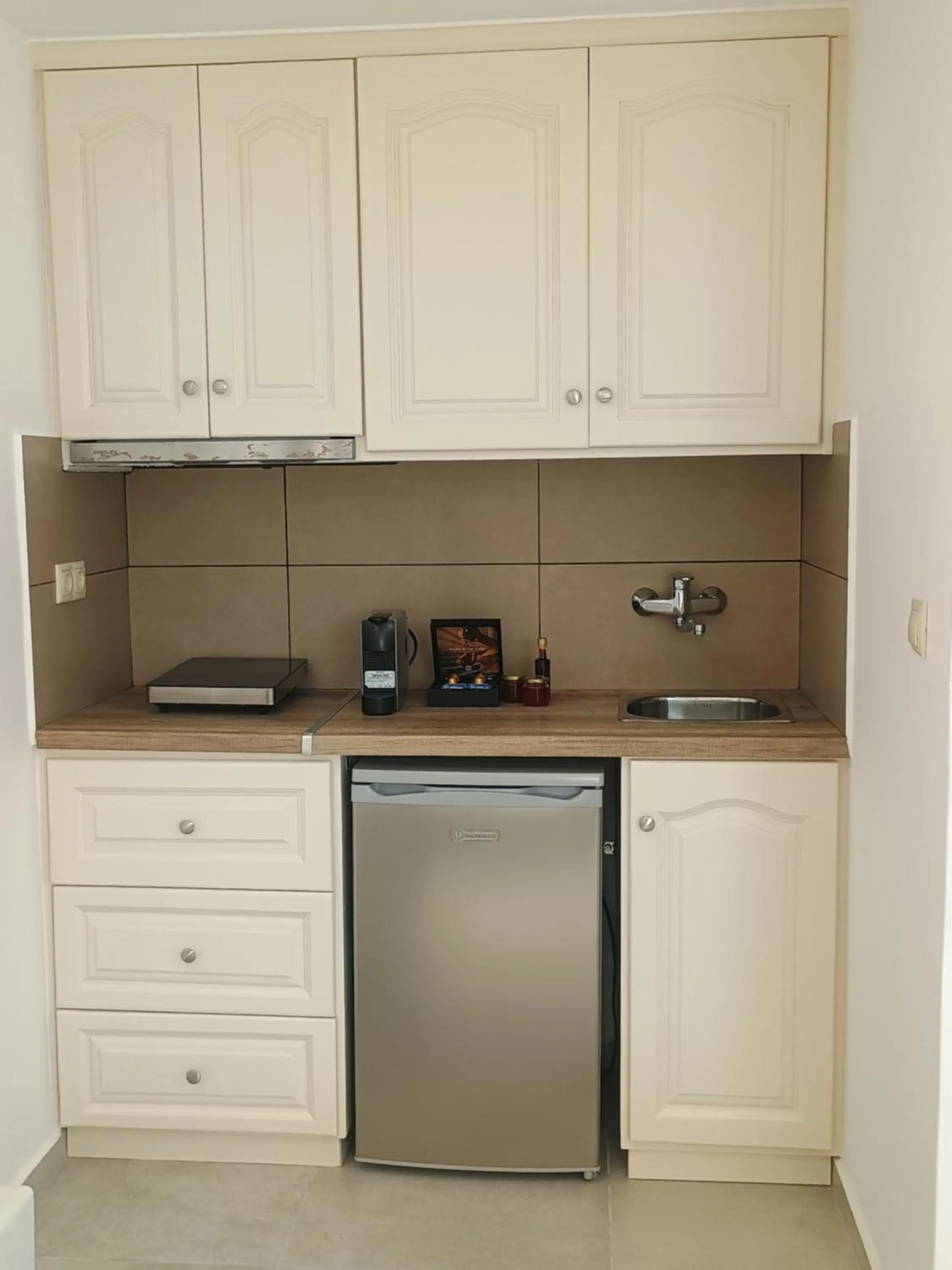 Coffee/tea facilities in Maria's Rooms & Studios