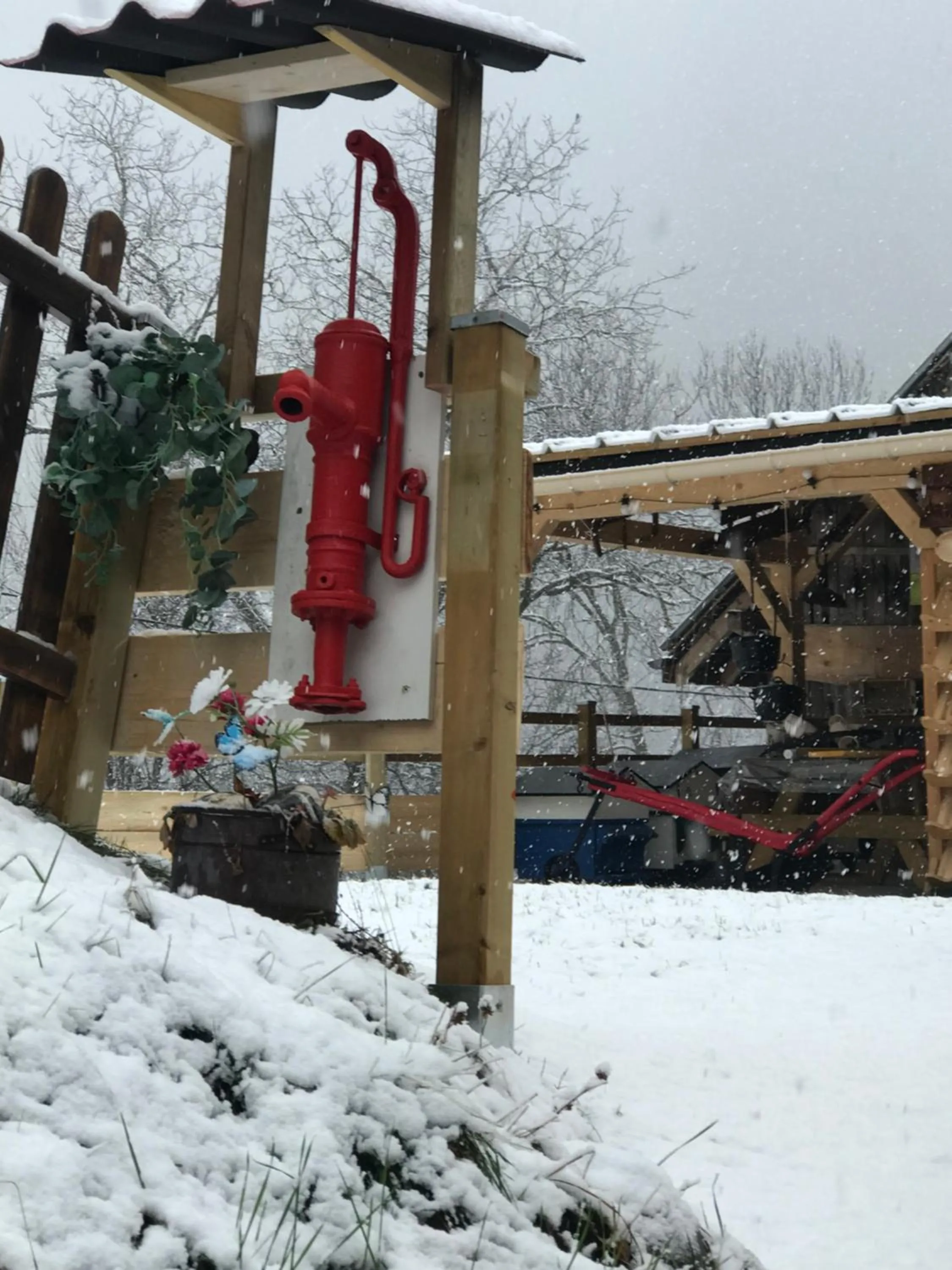 Nearby landmark in AU SOMMET DES NARCISSES