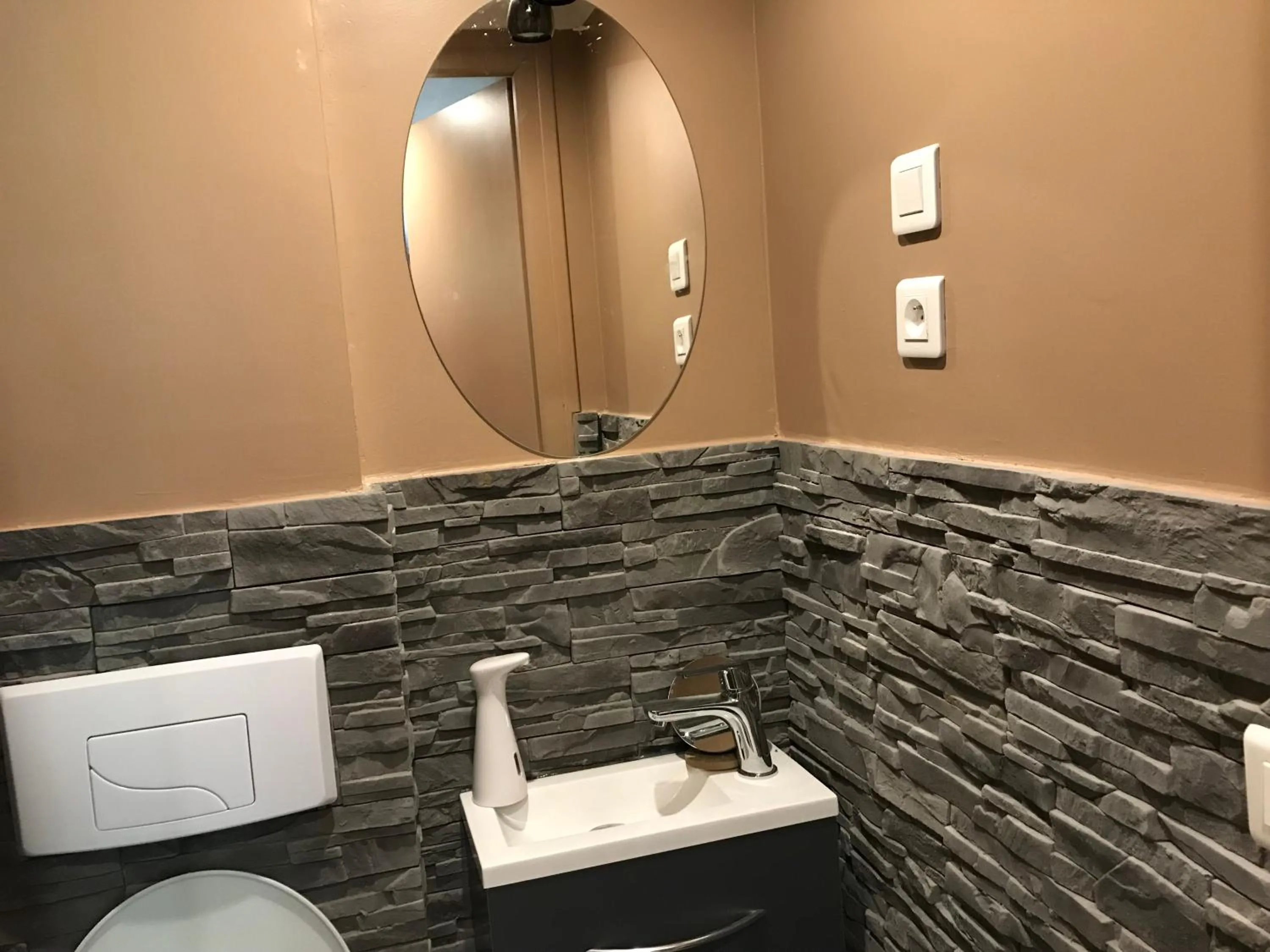 Shower in AU SOMMET DES NARCISSES