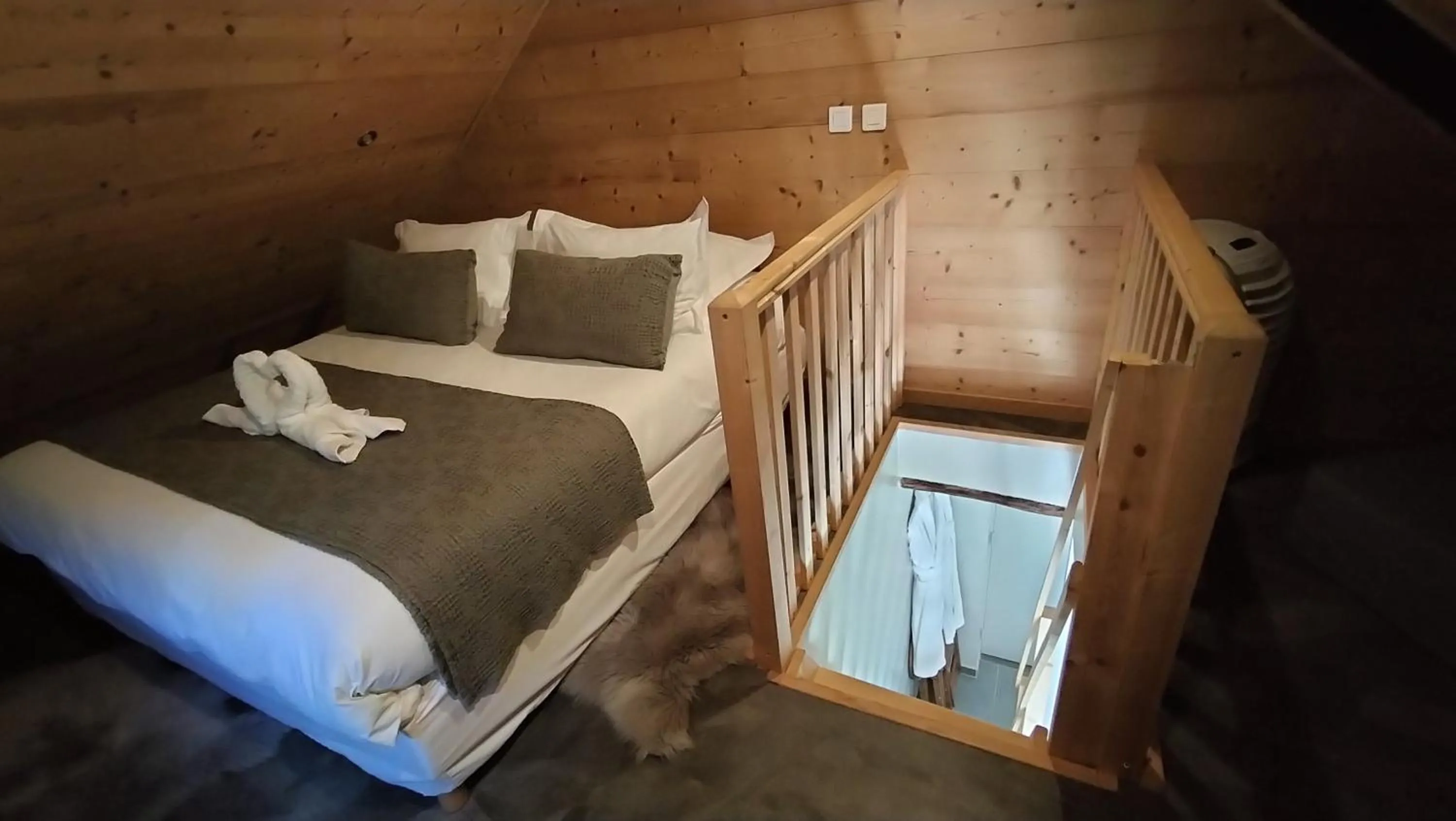 Bed in AU SOMMET DES NARCISSES