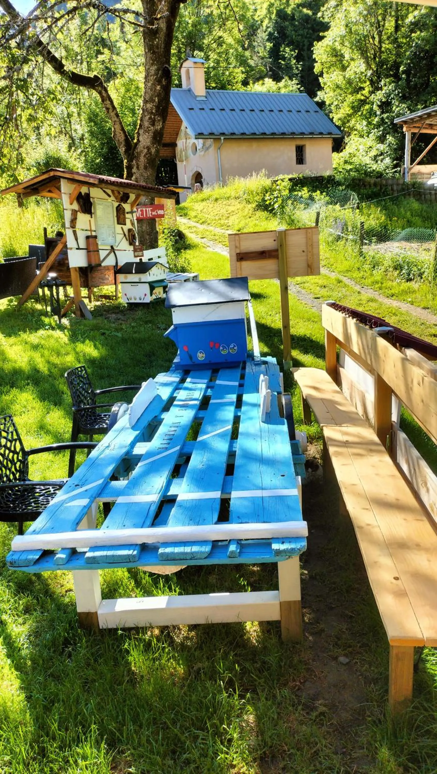 Nearby landmark in AU SOMMET DES NARCISSES