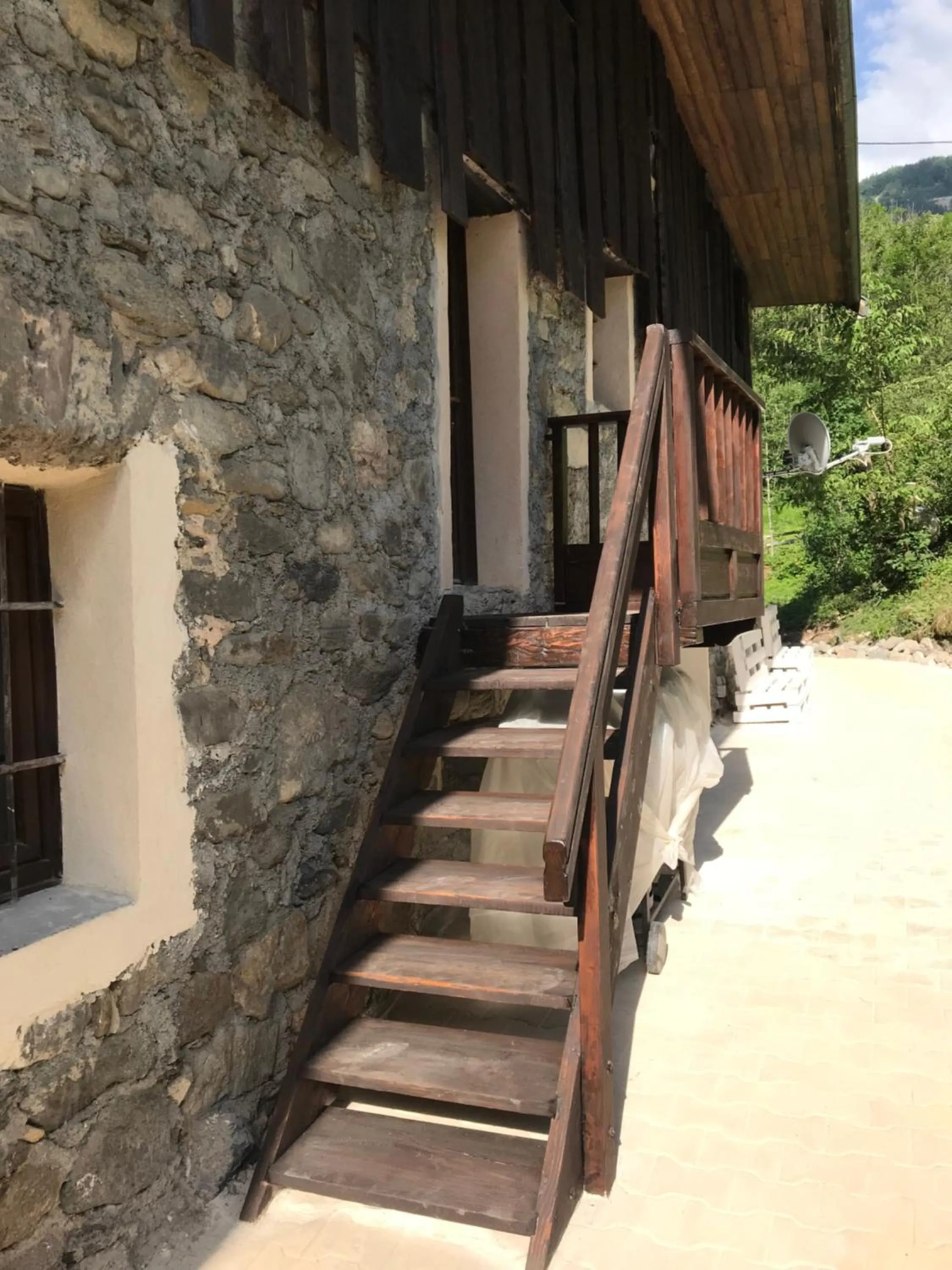 Property building in AU SOMMET DES NARCISSES