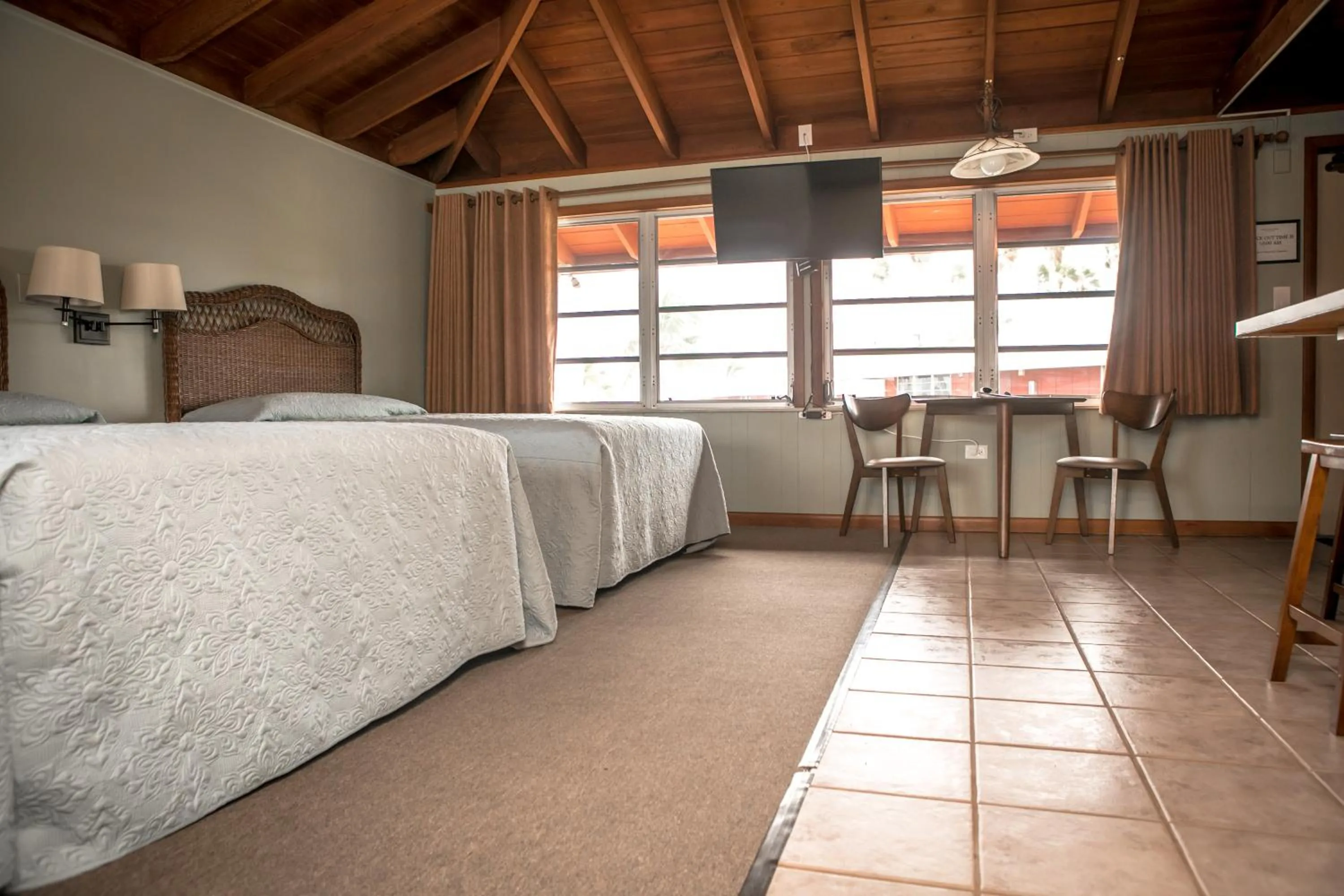 Photo of the whole room, Bed in Ragged Edge Resort & Marina