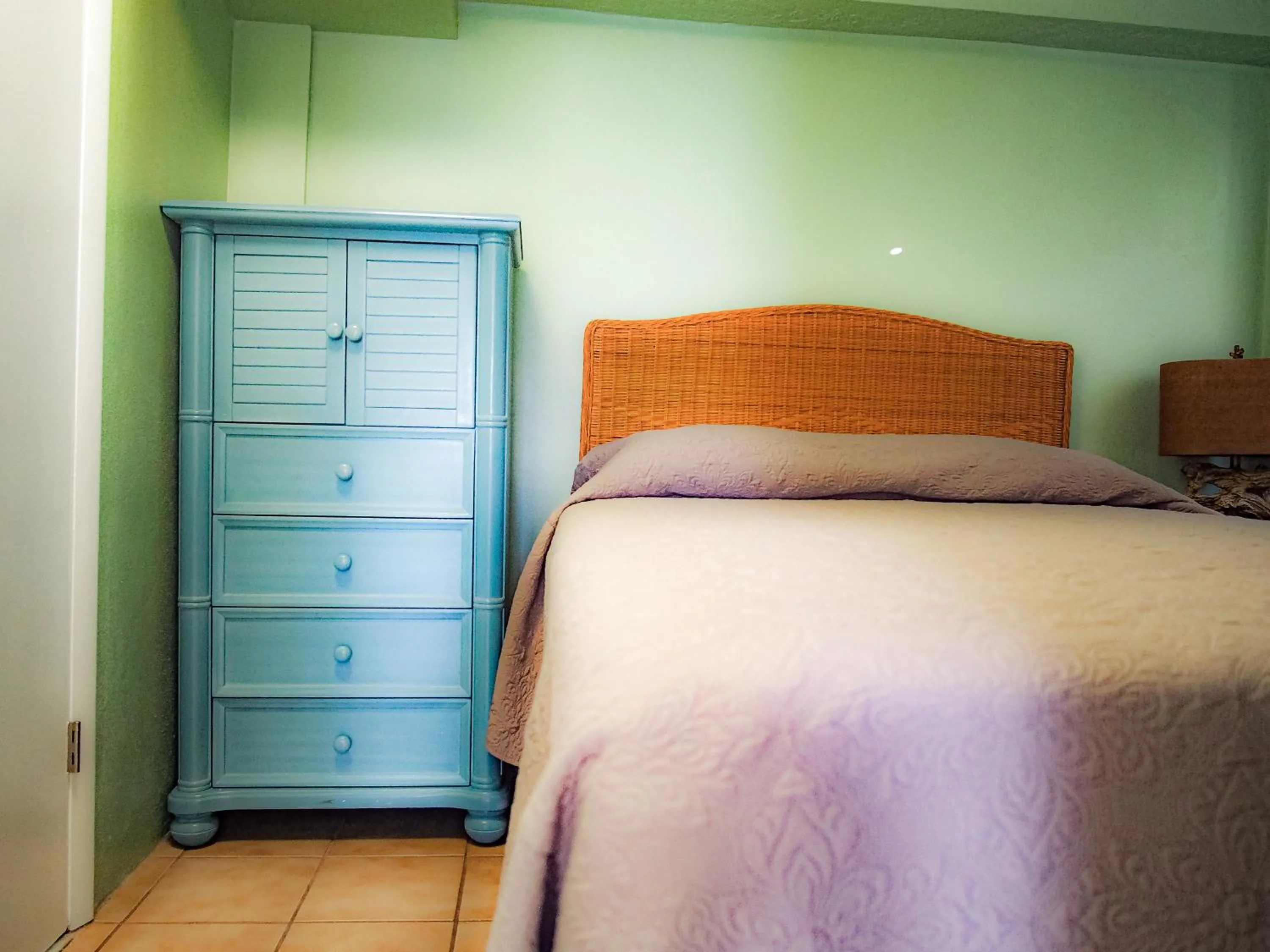 Bed in Ragged Edge Resort & Marina