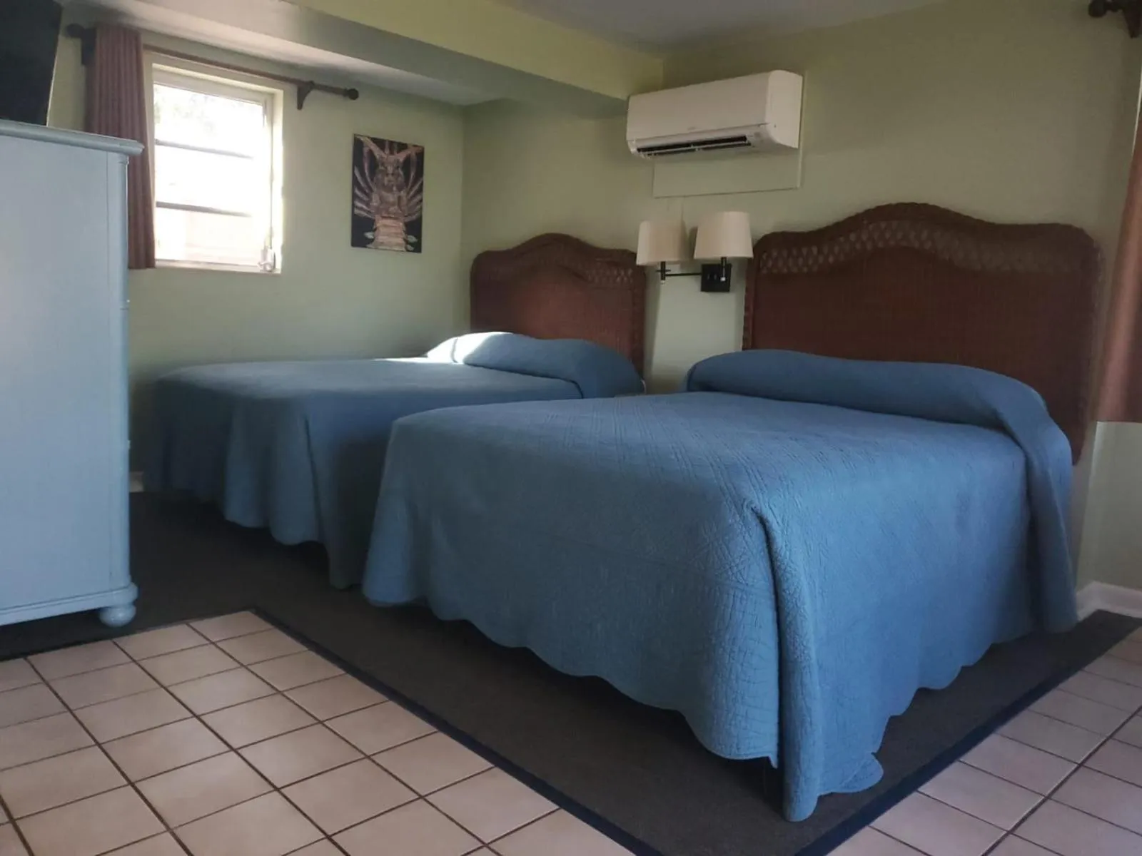 Bed in Ragged Edge Resort & Marina