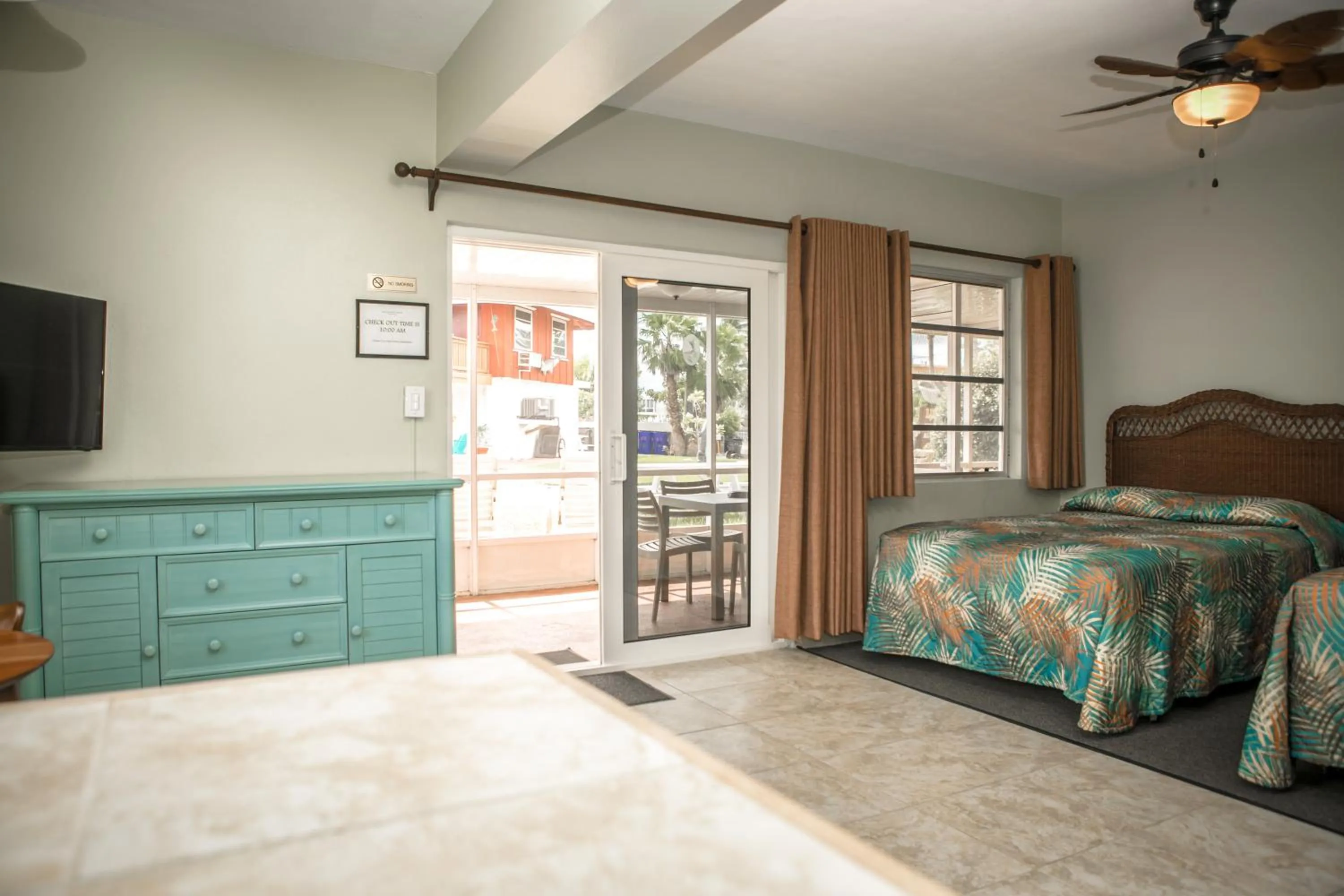 Photo of the whole room, Bed in Ragged Edge Resort & Marina