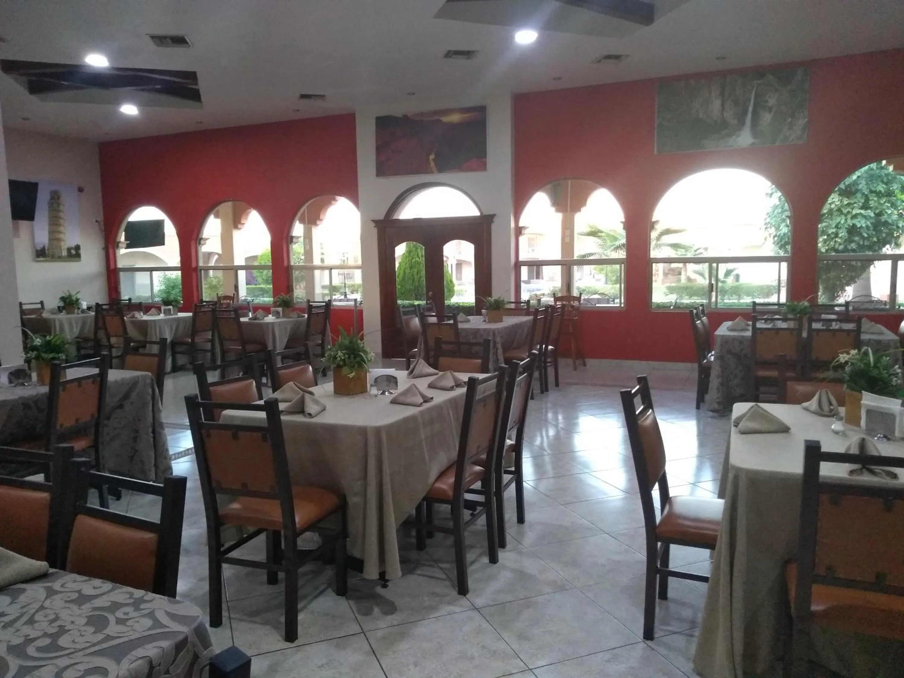 Restaurant/places to eat in Hotel Jiménez Plaza