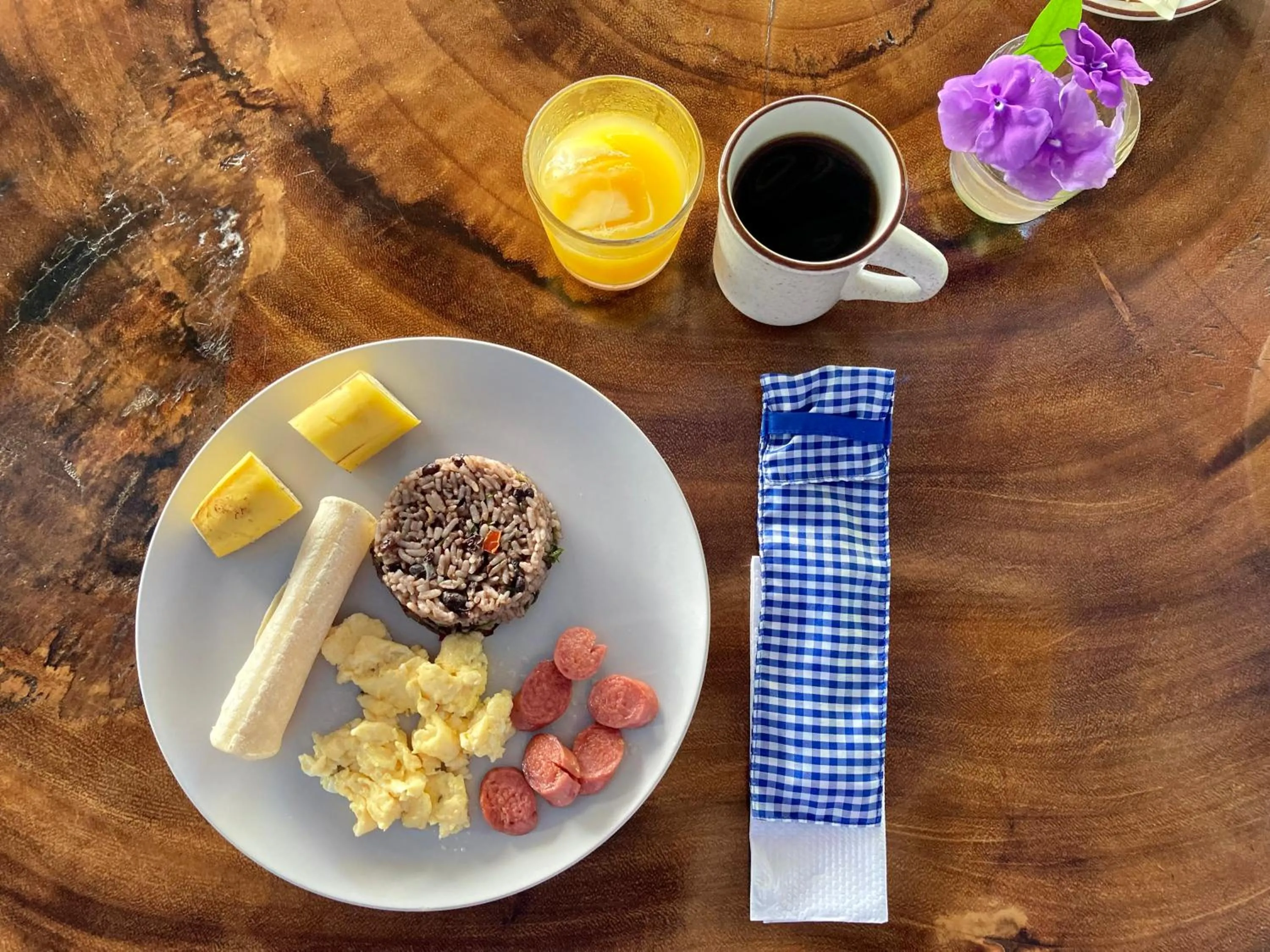 Breakfast in El Paraiso Azul