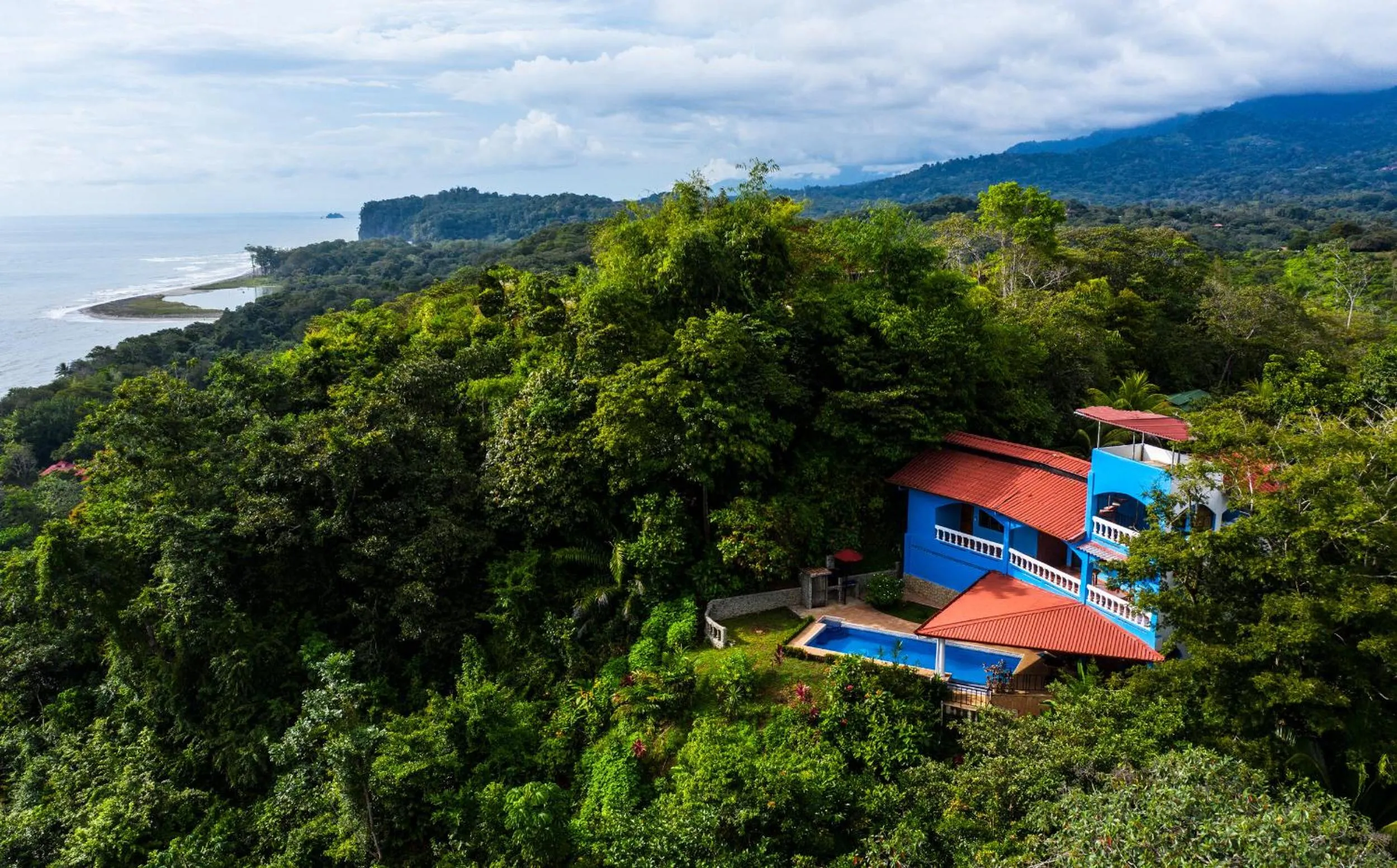 Property building in El Paraiso Azul