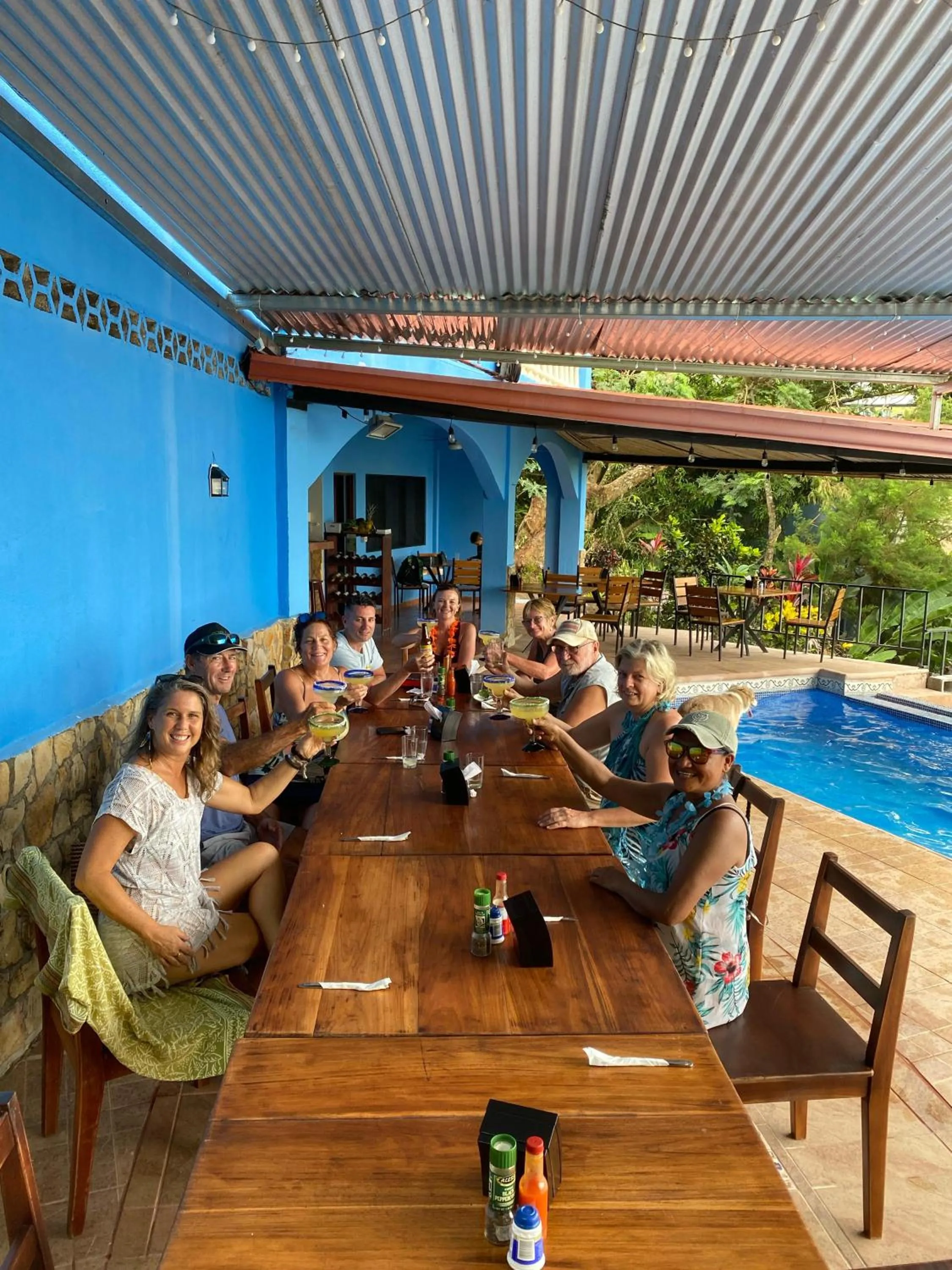 Restaurant/places to eat in El Paraiso Azul
