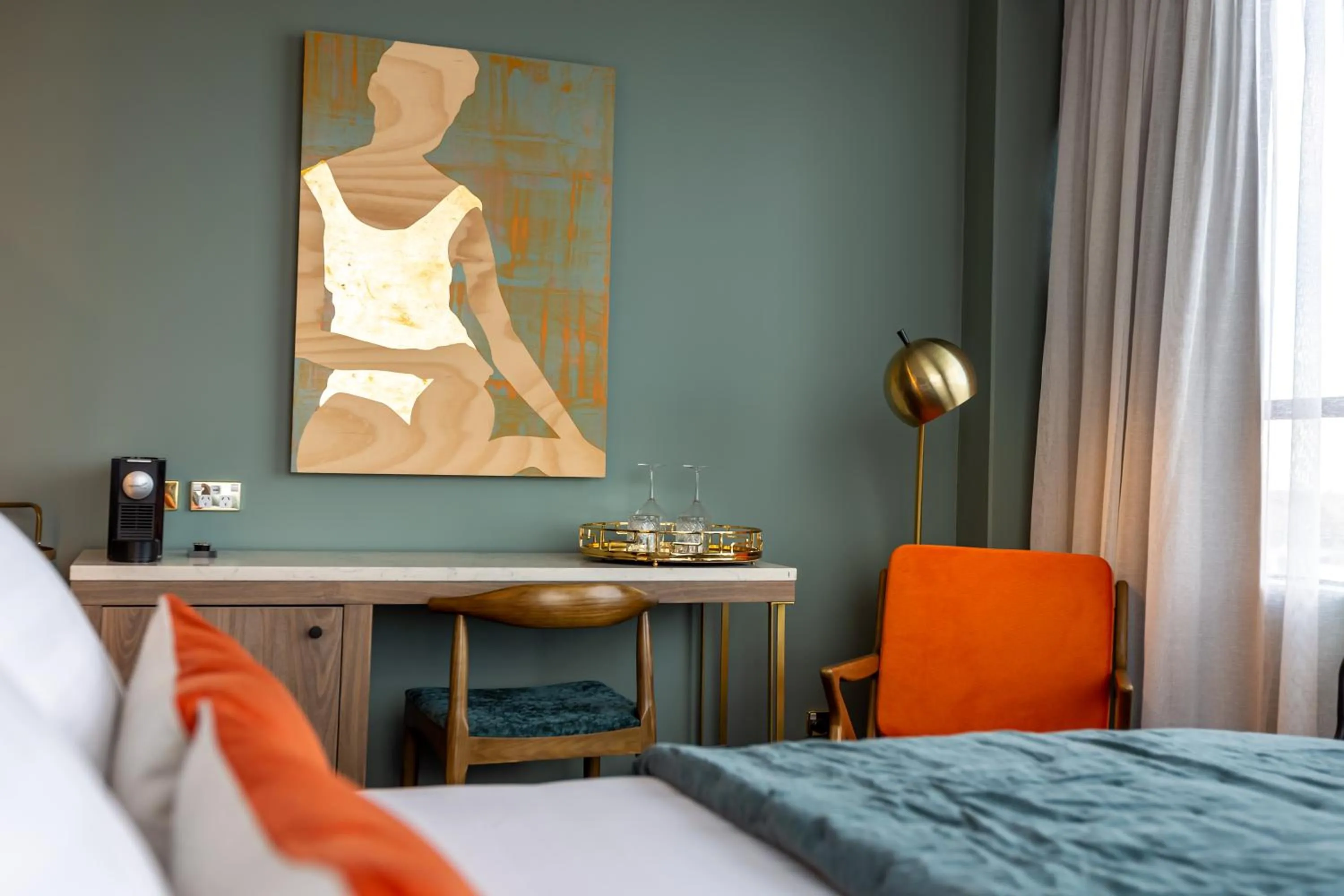 Coffee/tea facilities, Bed in The Muse Christchurch Art Hotel