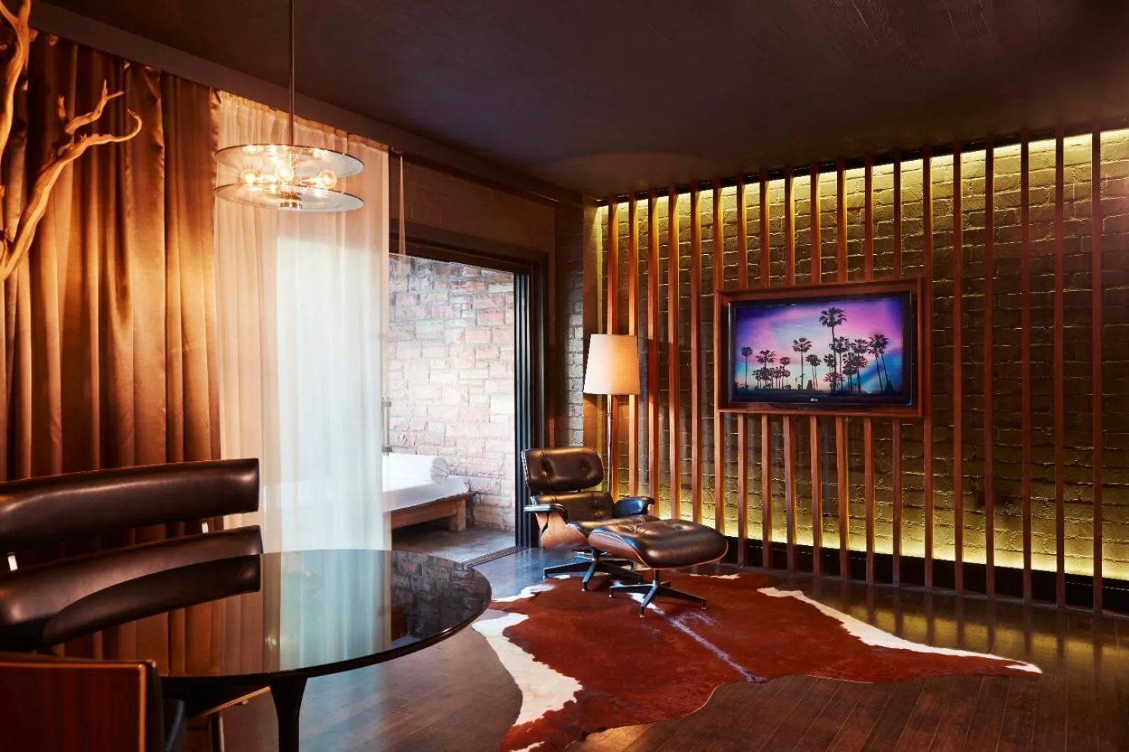 TV and multimedia in The Hollywood Roosevelt