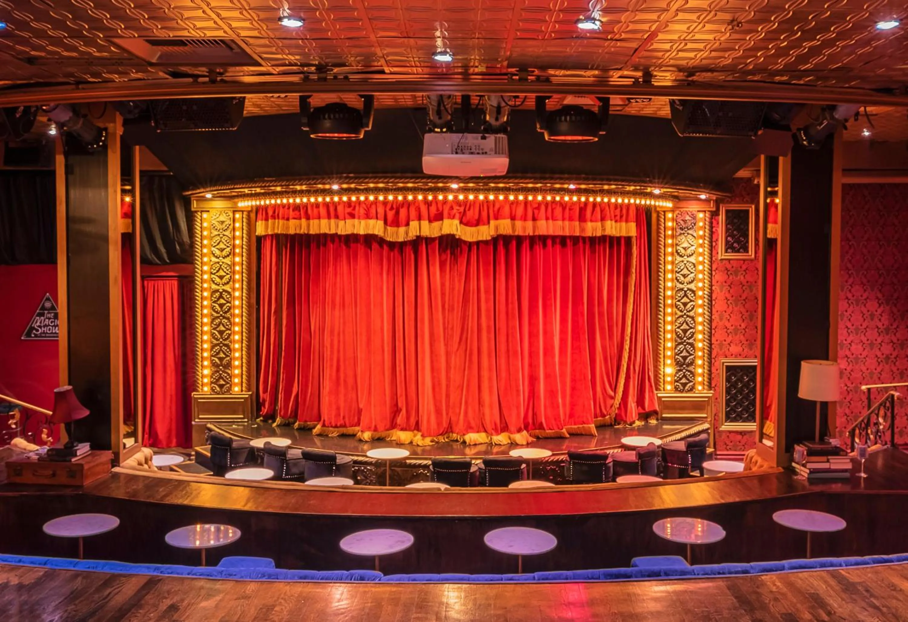 Evening entertainment in The Hollywood Roosevelt