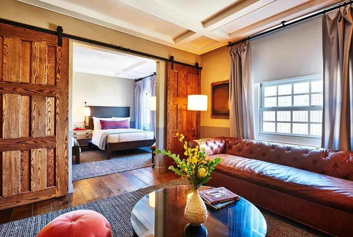 Bed in The Hollywood Roosevelt Bed in The Hollywood Roosevelt