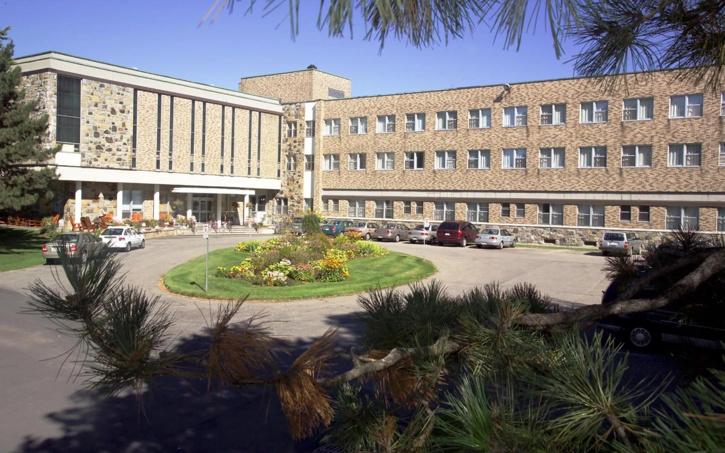 Restaurant/places to eat in Manoir d'Youville