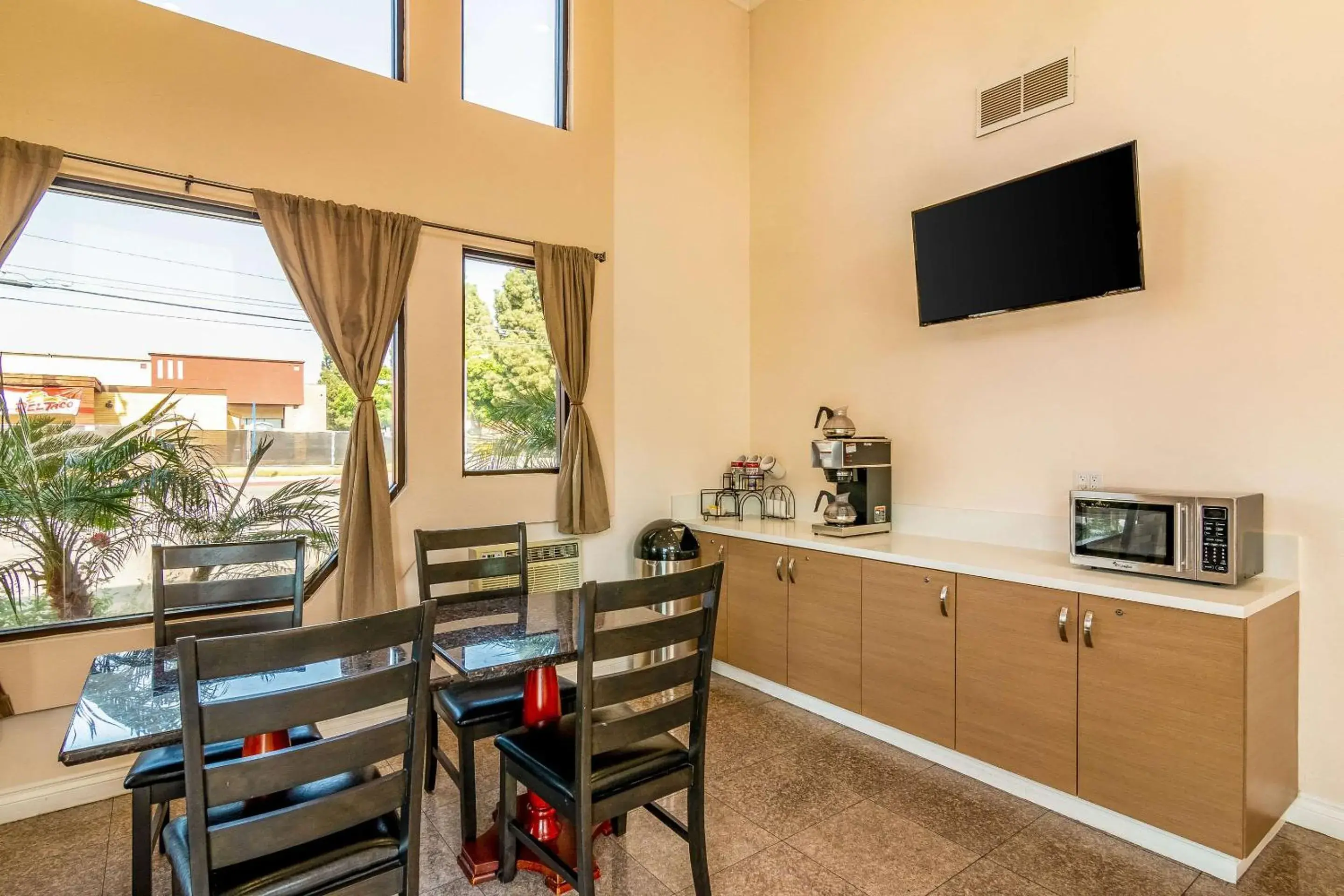 Breakfast in Rodeway Inn Artesia Cerritos Breakfast in Rodeway Inn Artesia Cerritos