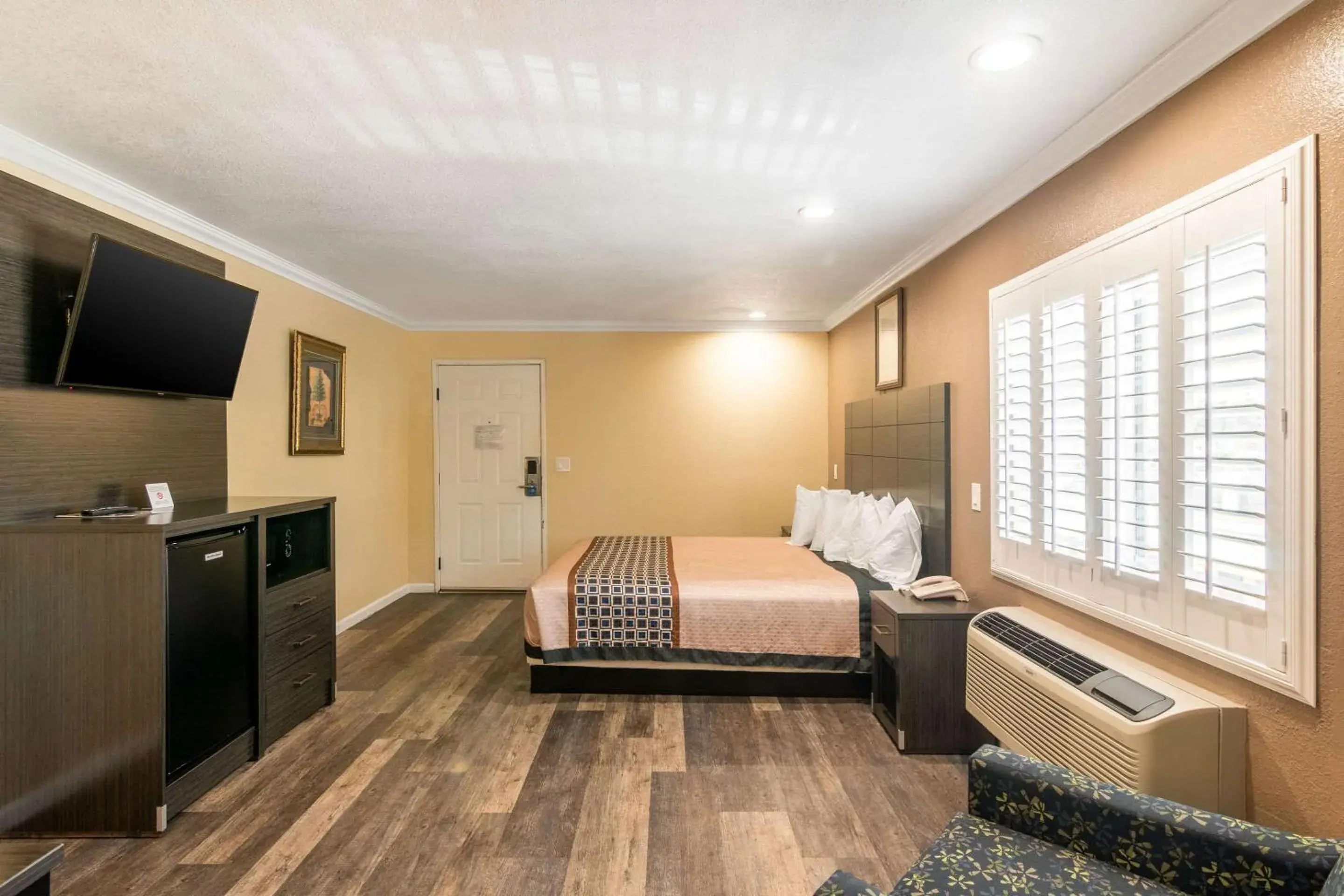 Bedroom, Bed in Rodeway Inn Artesia Cerritos Bedroom, Bed in Rodeway Inn Artesia Cerritos