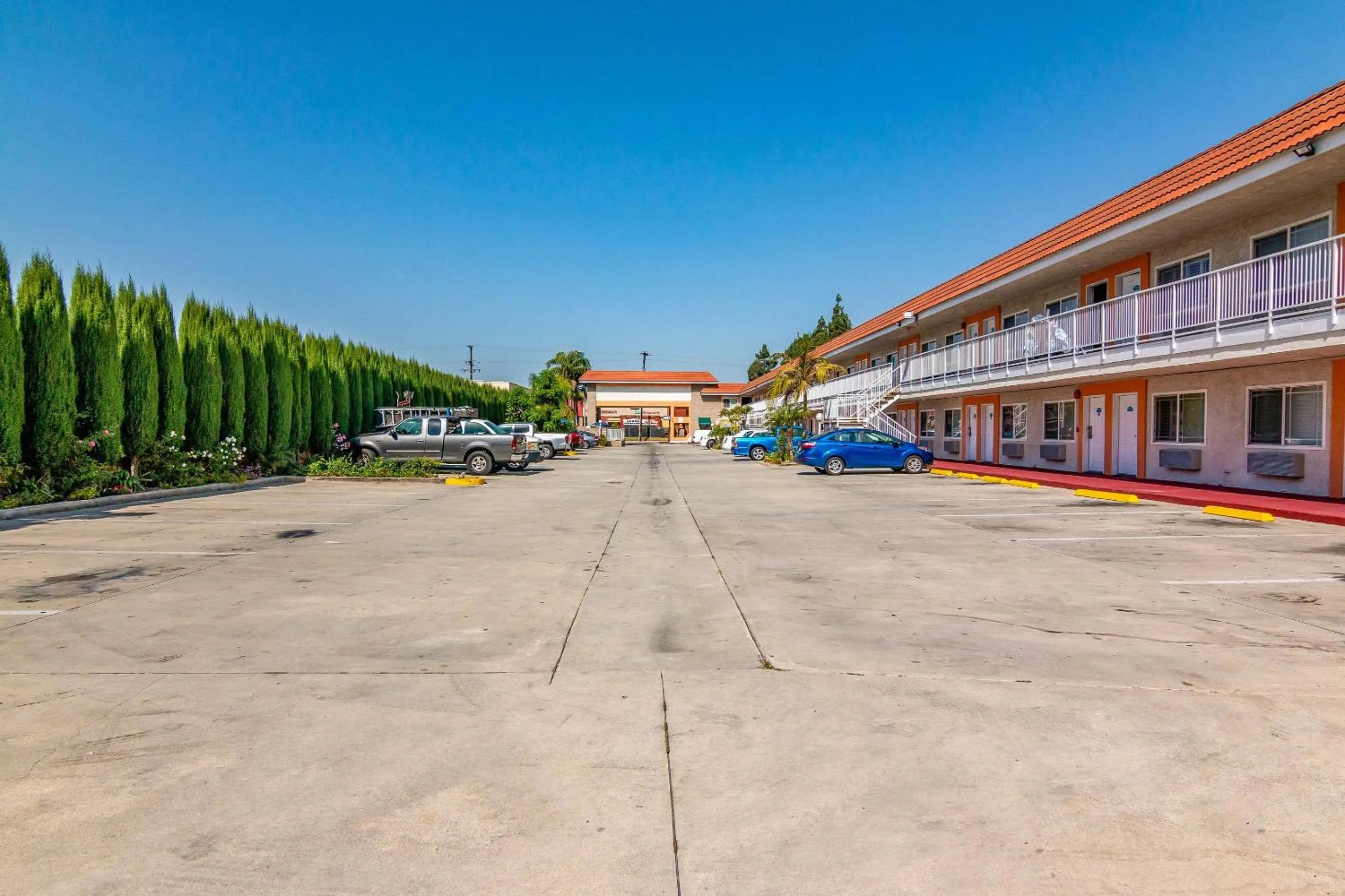 Property building in Rodeway Inn Artesia Cerritos