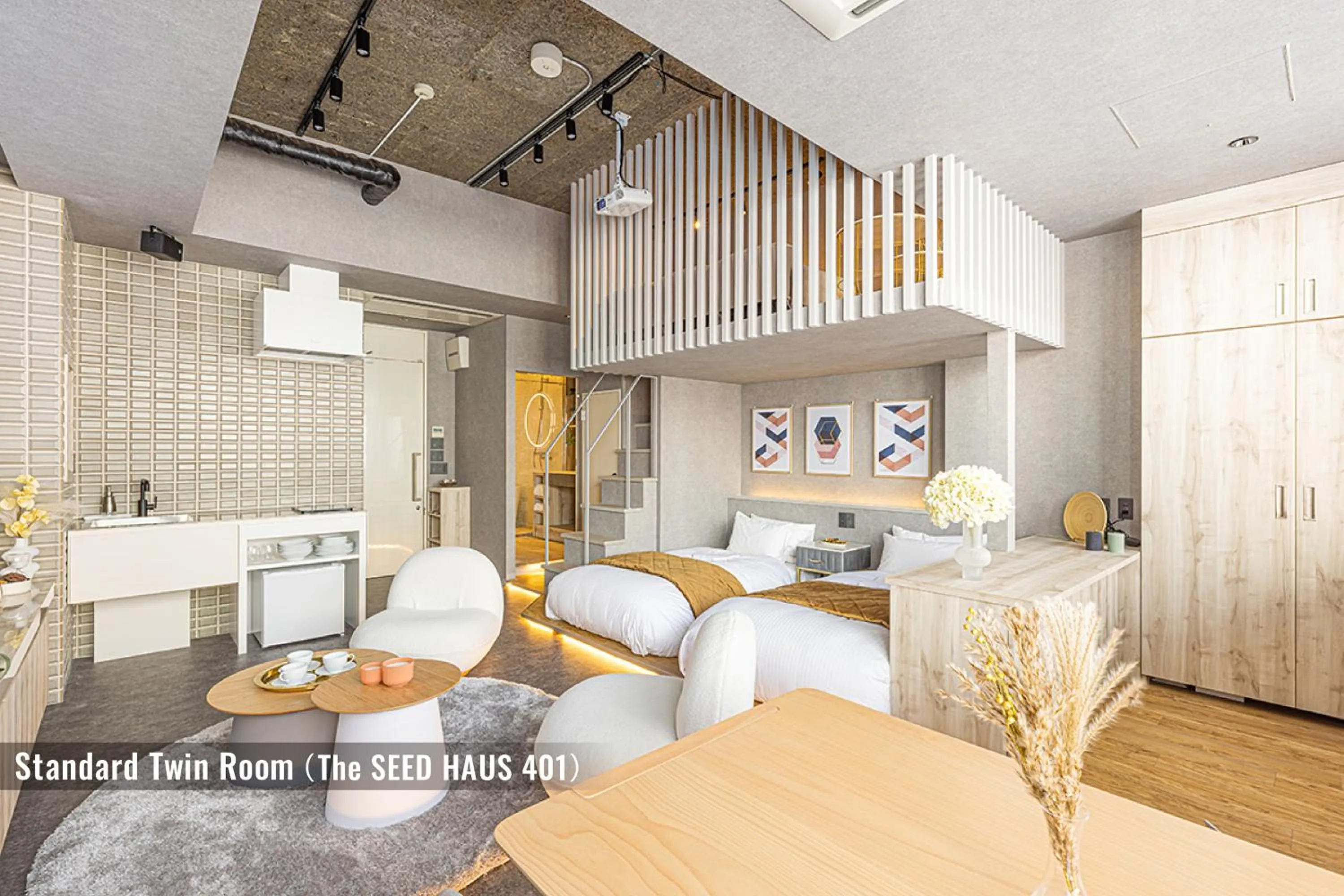 Bed in ビル泊 -Birupaku Decentralized Hotel-