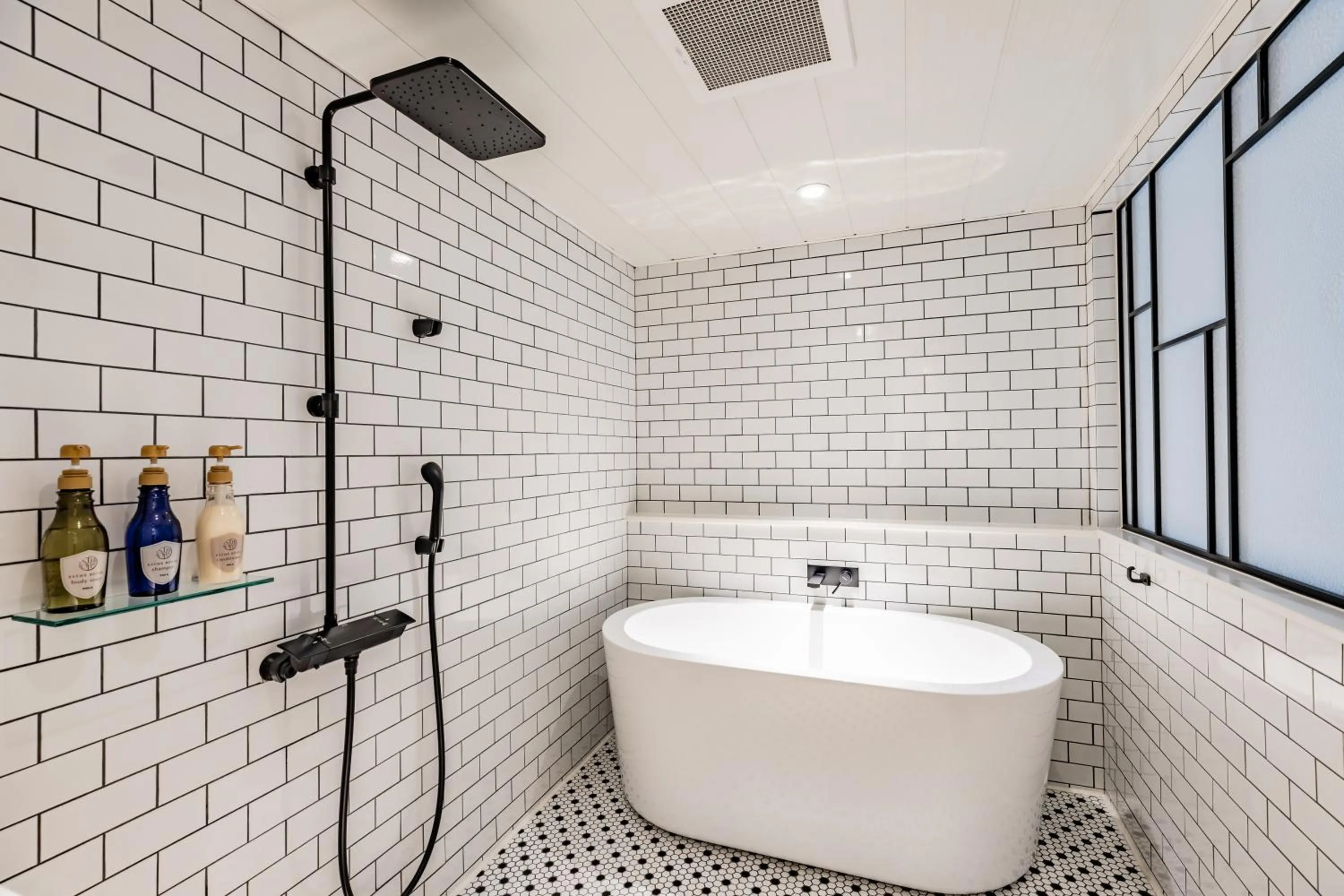 Bathroom in ビル泊 -Birupaku Decentralized Hotel-