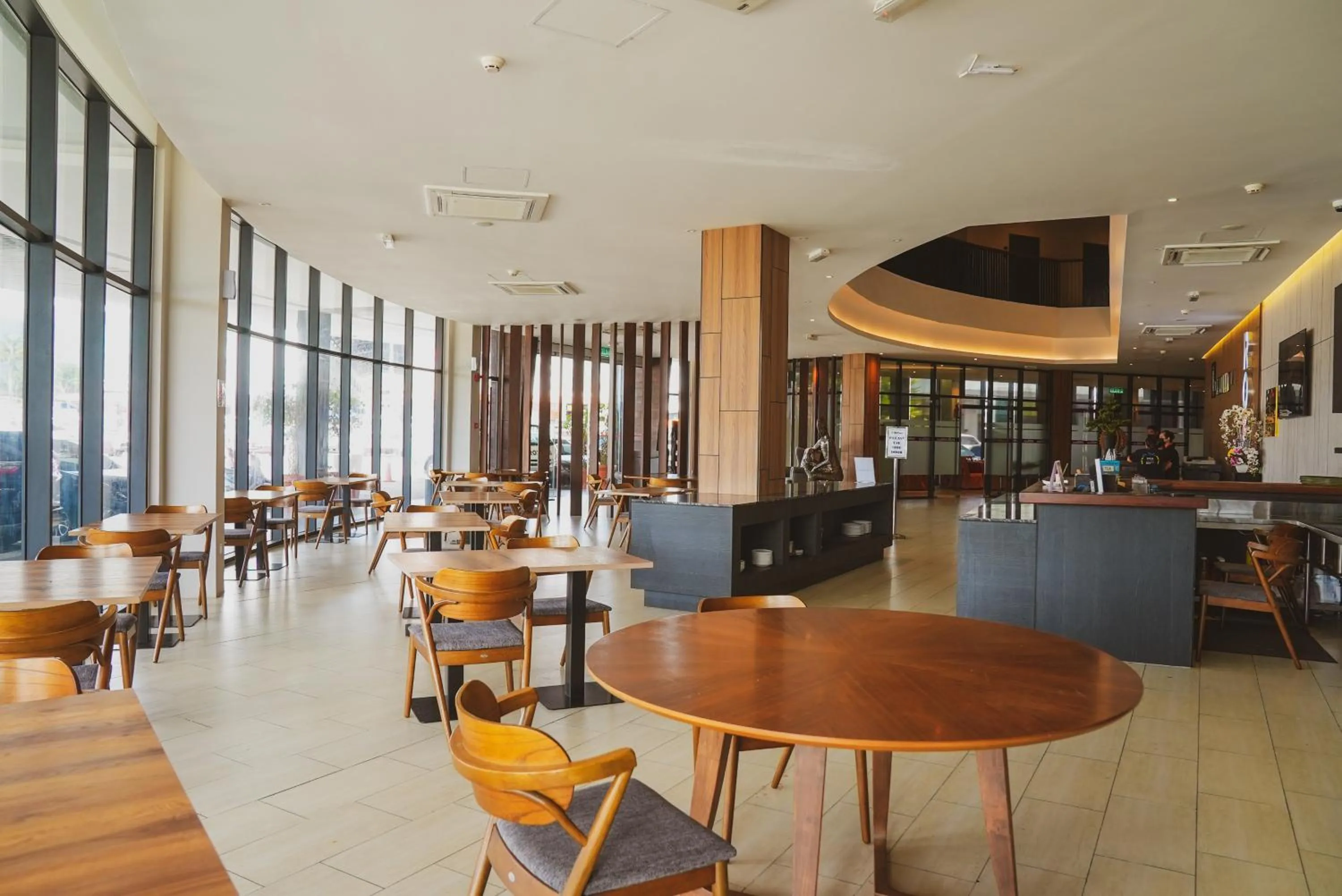 Restaurant/places to eat in Roxy Hotel Serian