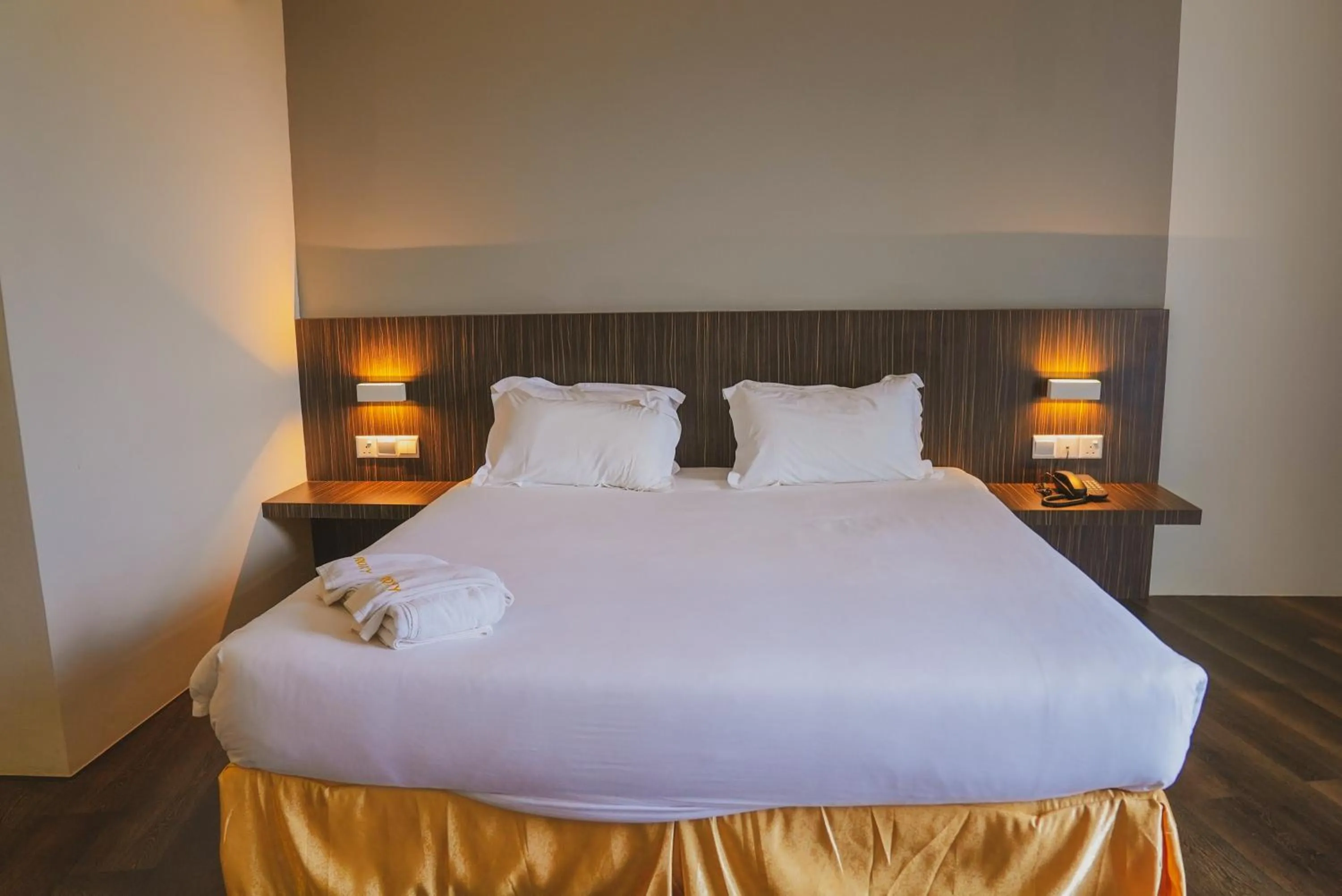 Bedroom, Bed in Roxy Hotel Serian