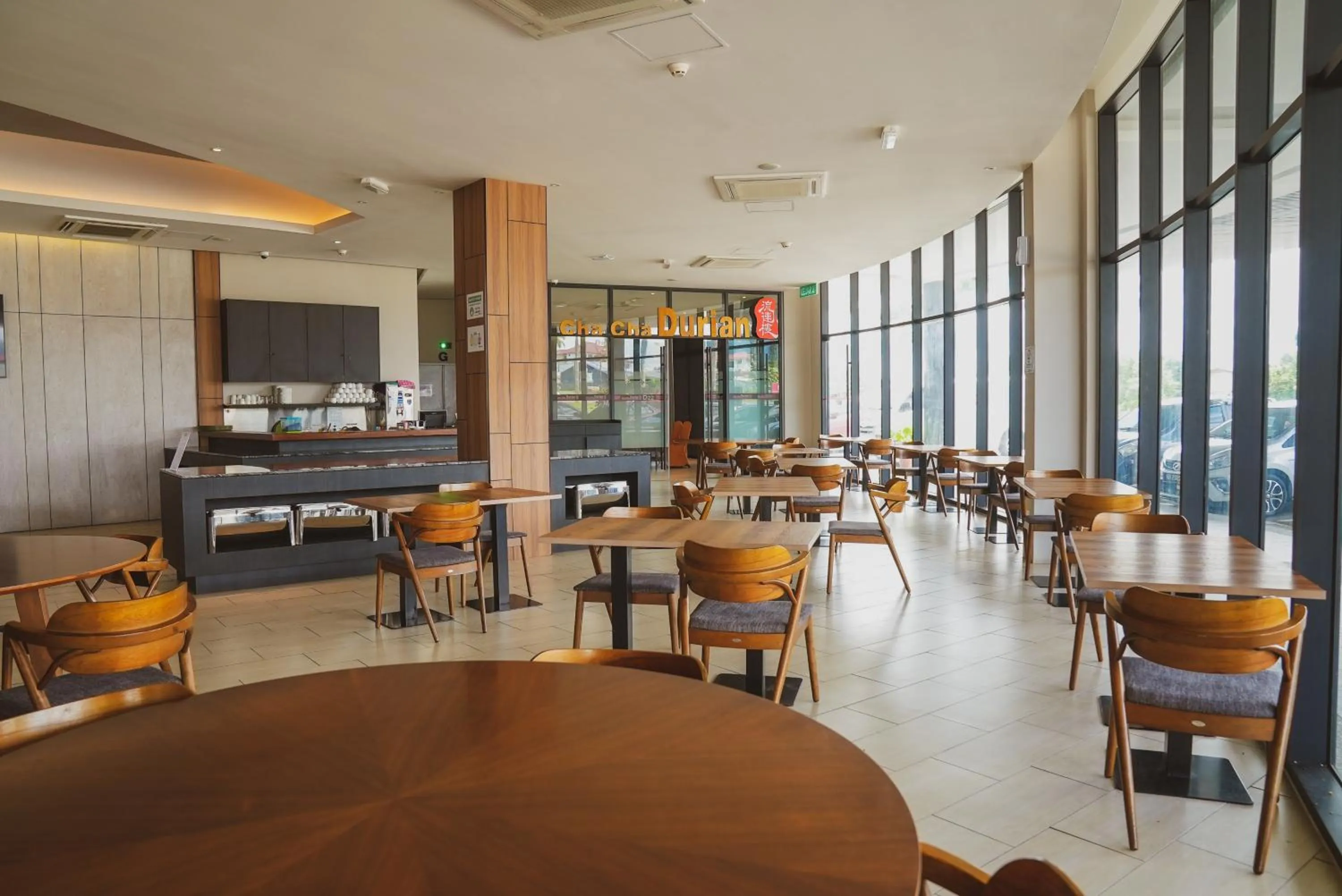 Restaurant/places to eat in Roxy Hotel Serian