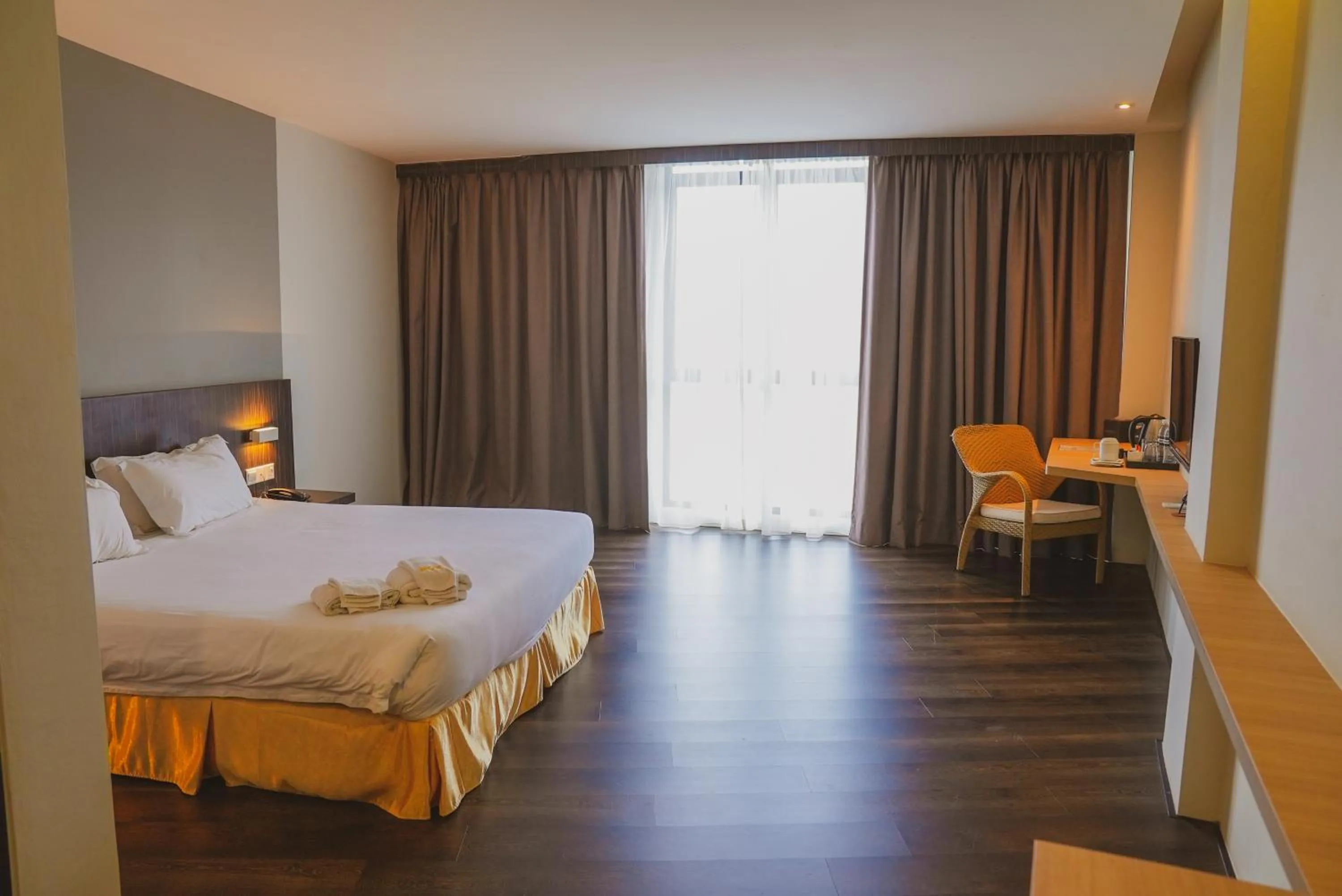 Bedroom, Bed in Roxy Hotel Serian