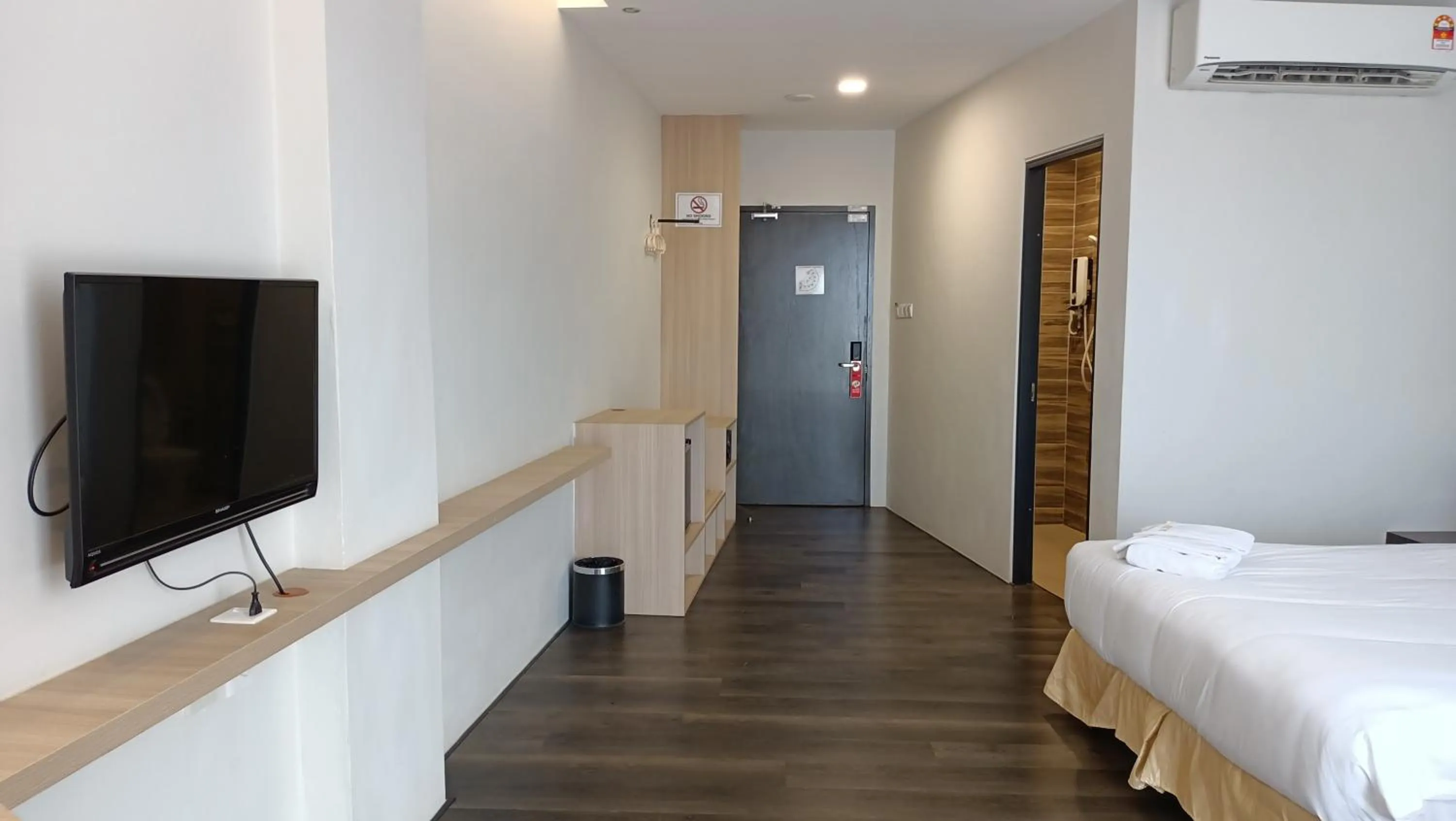 Photo of the whole room, Bed in Roxy Hotel Serian