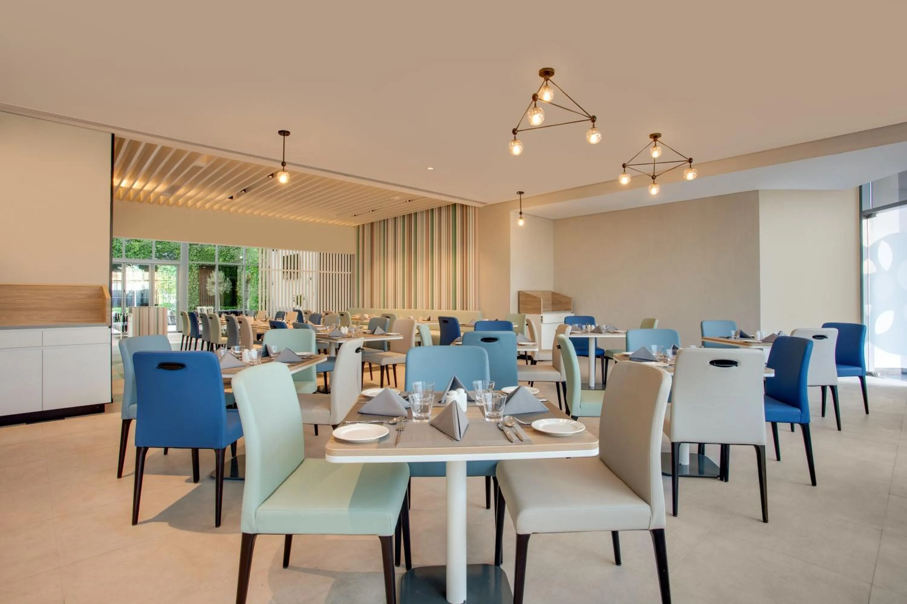 Restaurant/places to eat in Lemon Tree Hotel, Jumeirah Dubai