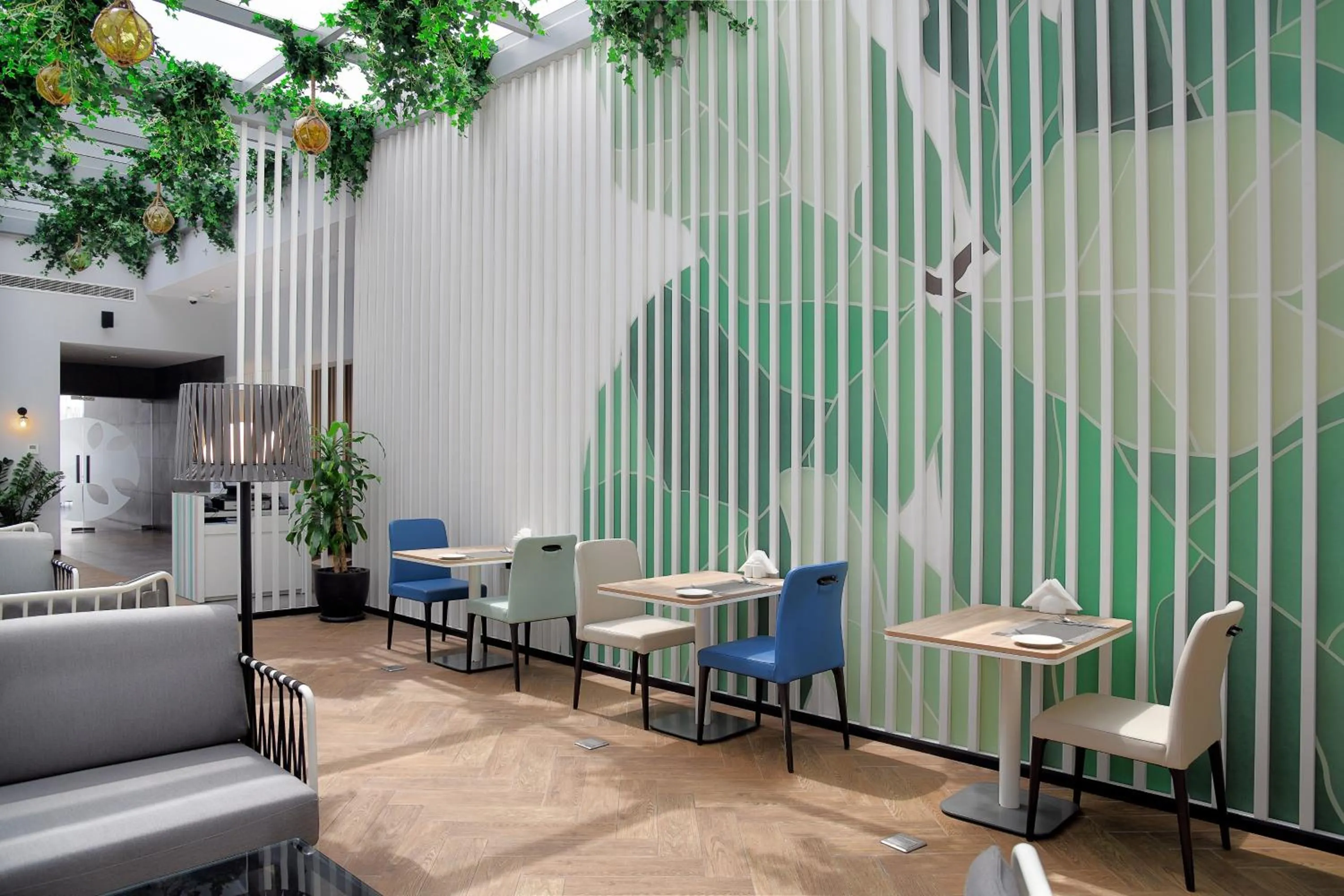 Restaurant/places to eat in Lemon Tree Hotel, Jumeirah Dubai