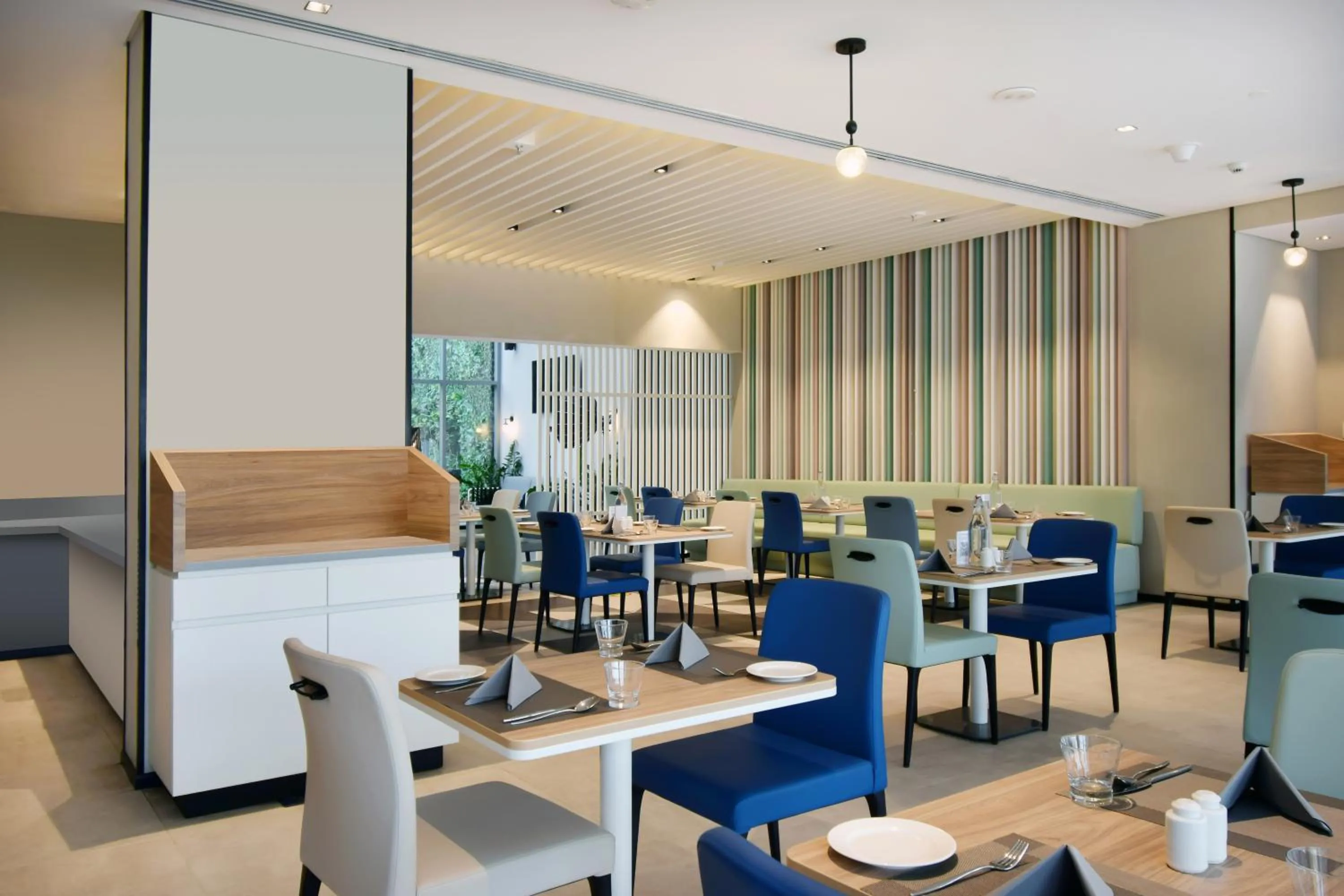 Restaurant/places to eat in Lemon Tree Hotel, Jumeirah Dubai