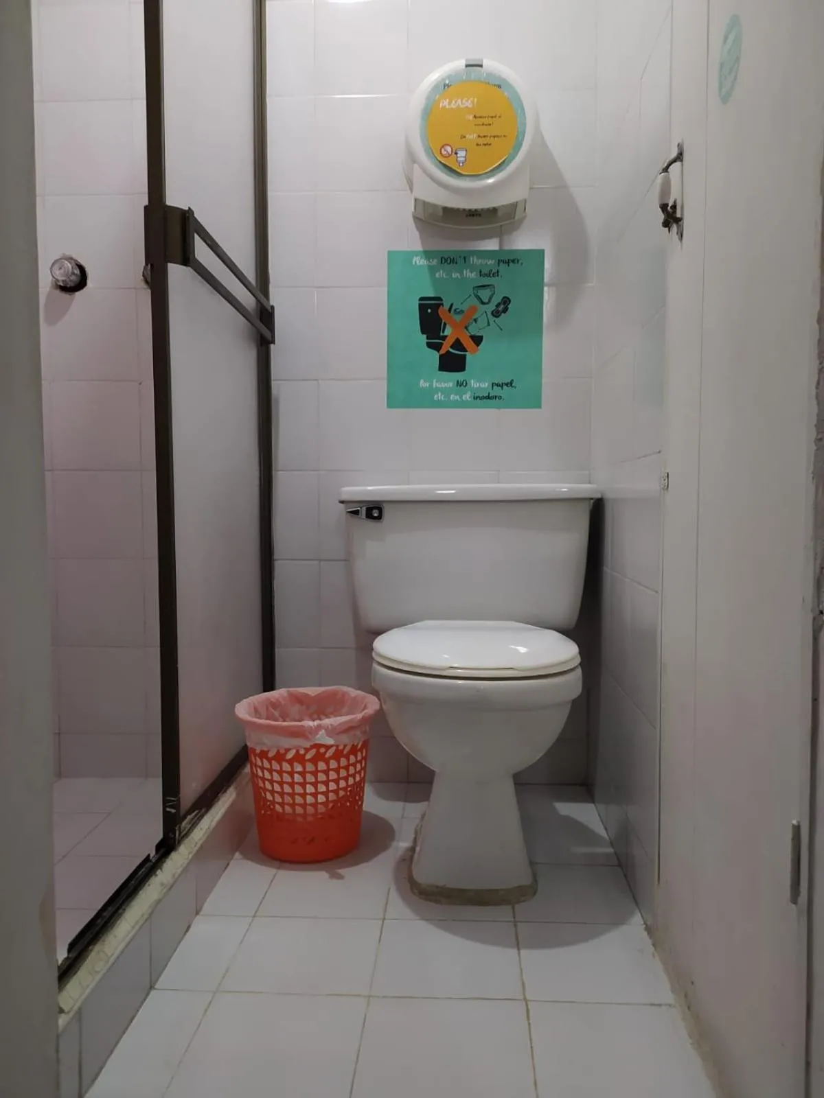 Double Room with Shared Bathroom in 82Hostel