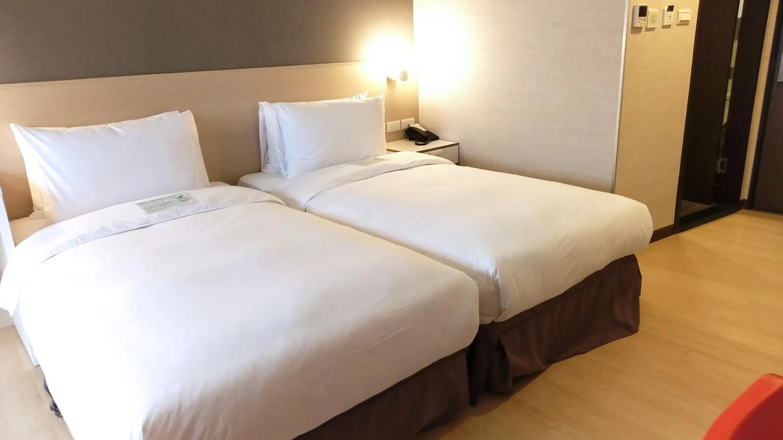 Bed in HATAGO+ THE ALLEY