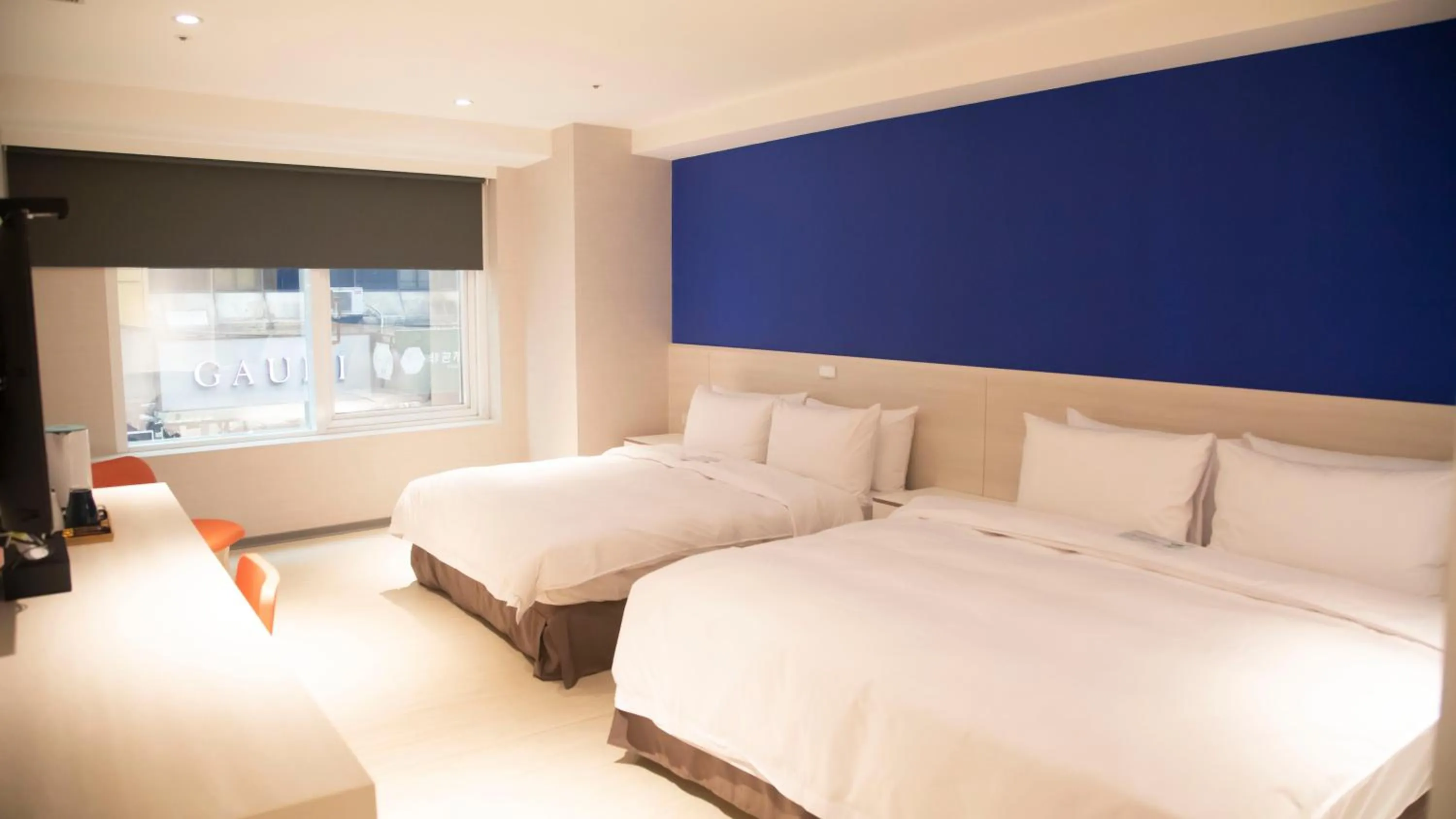 Bed in HATAGO+ THE ALLEY